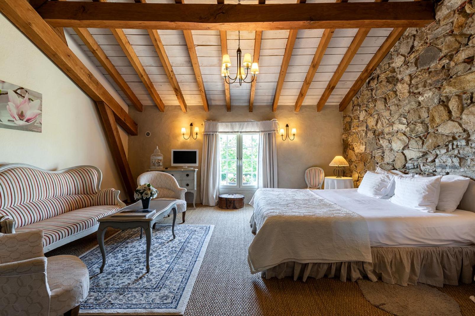 Deluxe Double Room - Photo 10