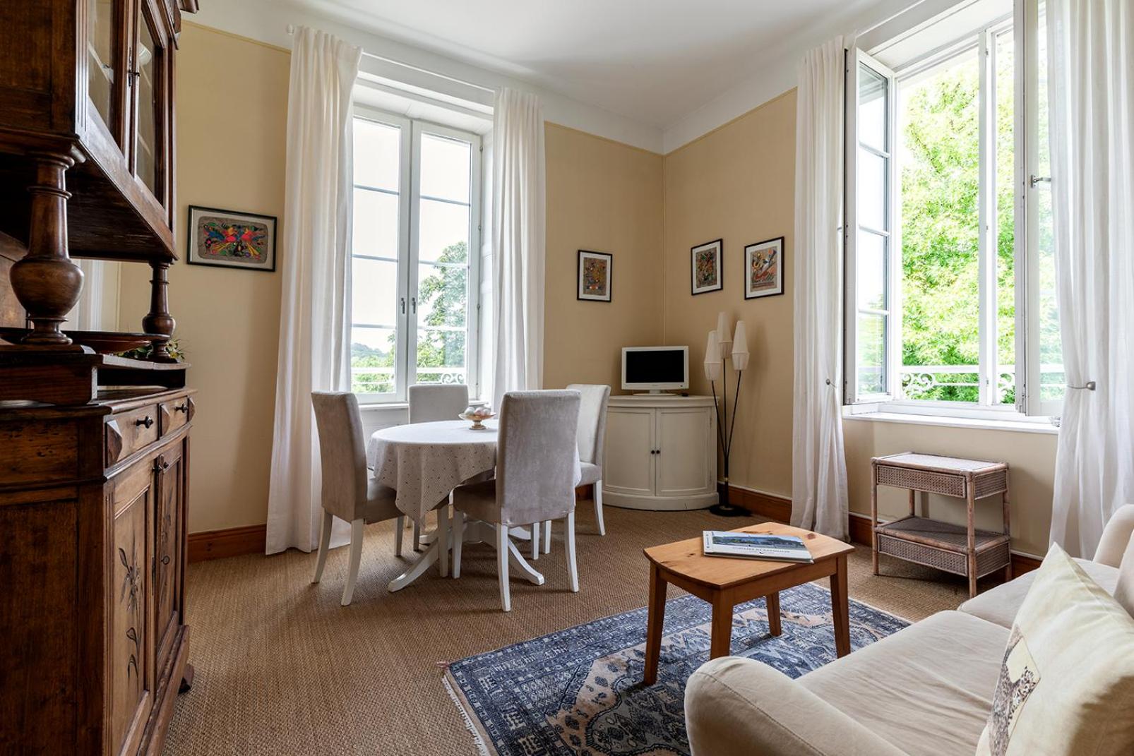 Suite - Photo 1