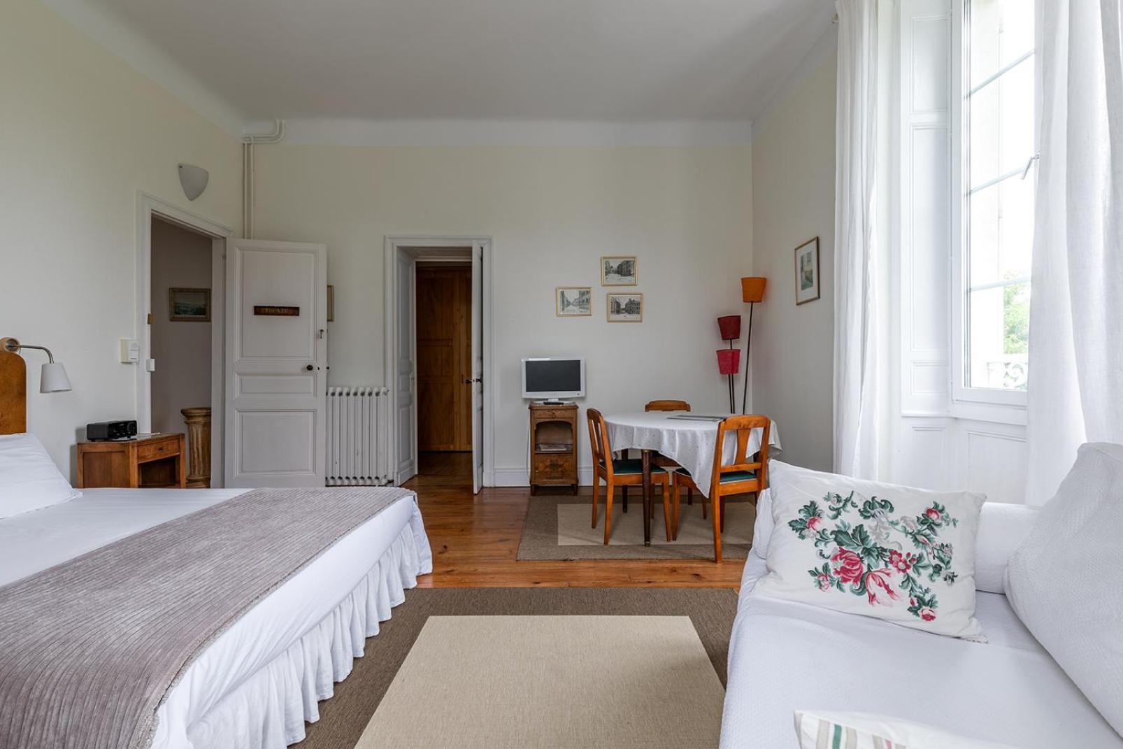 Suite - Photo 14