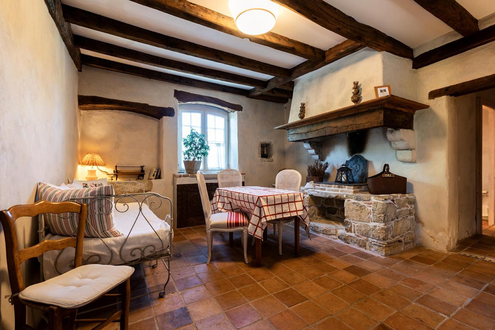 Suite - Photo 13