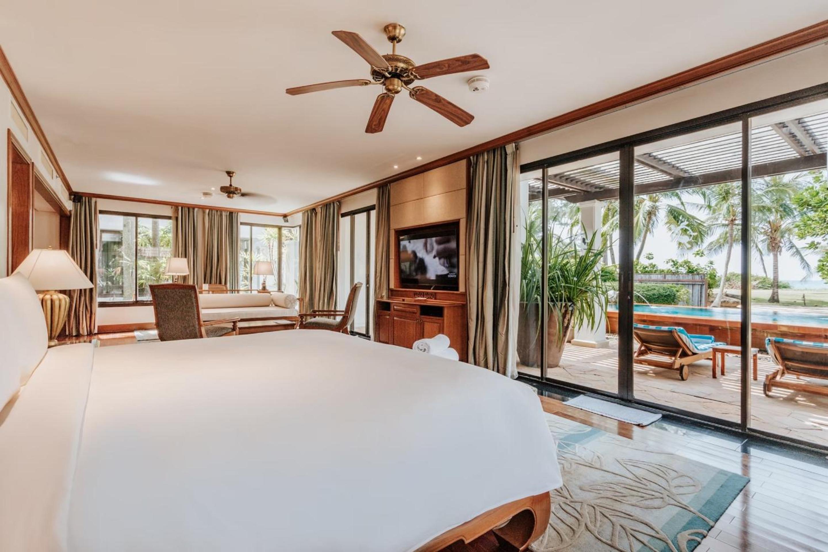Suite de lujo con cama king en un dormitorio - Frente al mar