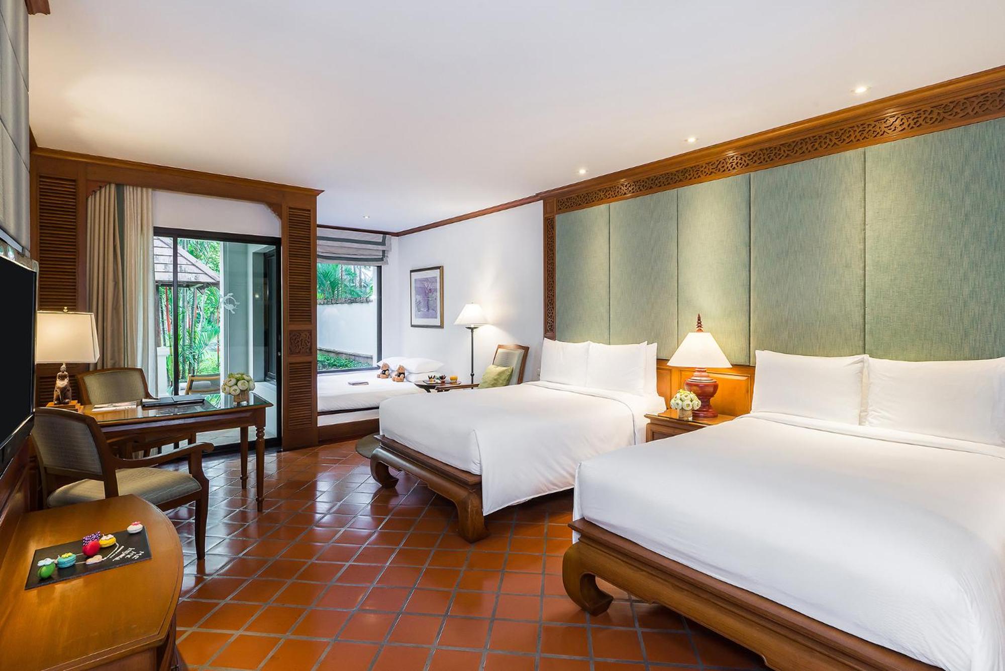 Grande Family Room with Two Double and Kids Bed and Garden View