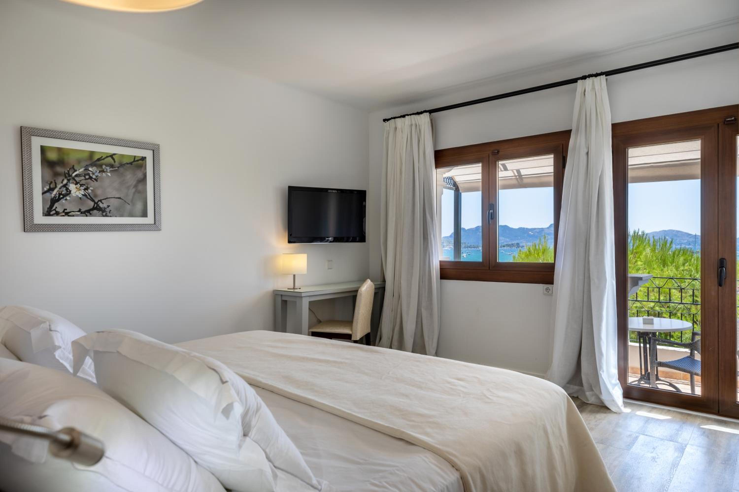 Double or Twin Room with Sea View - Photo 1