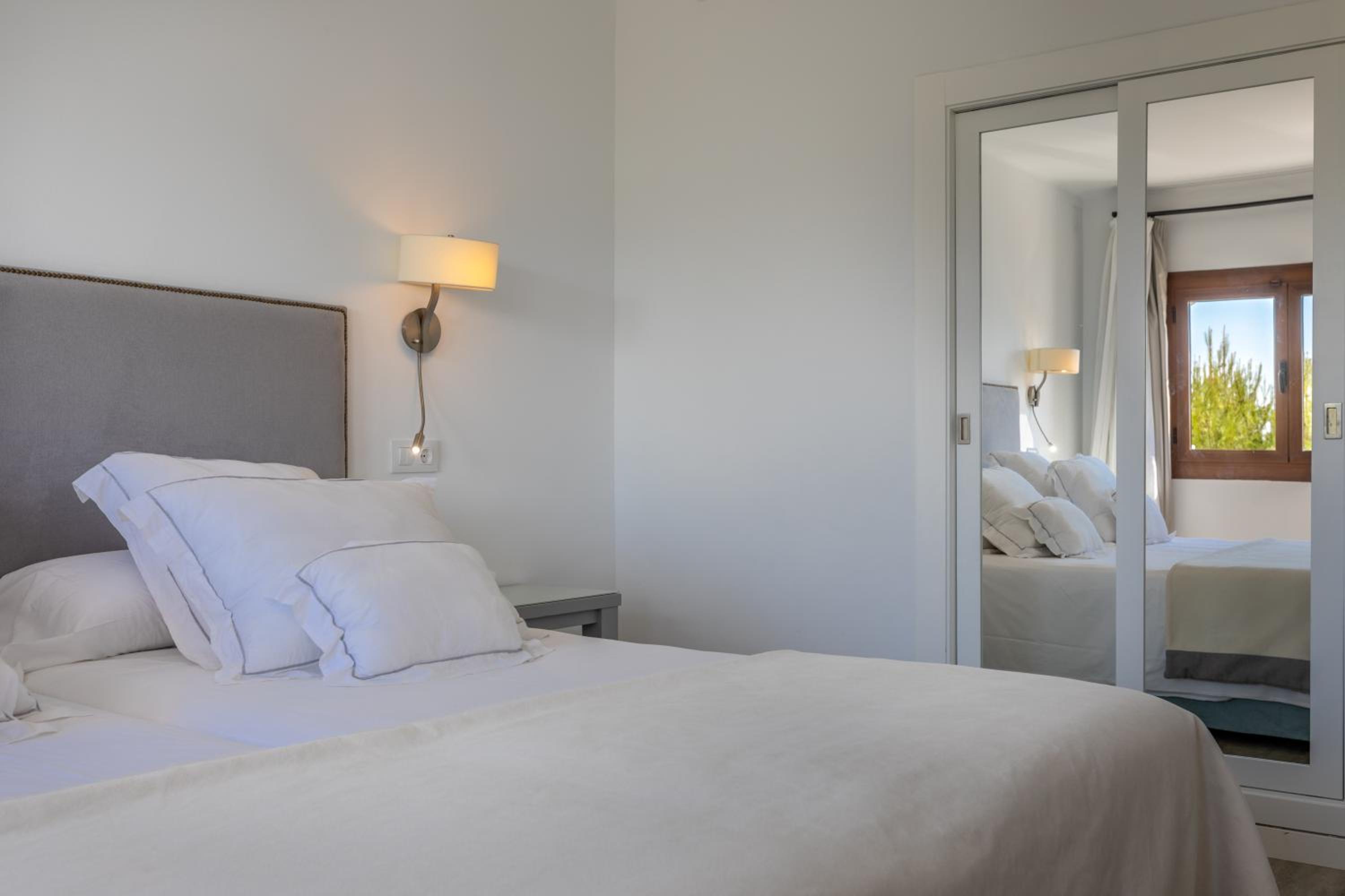 Double or Twin Room - Photo 4