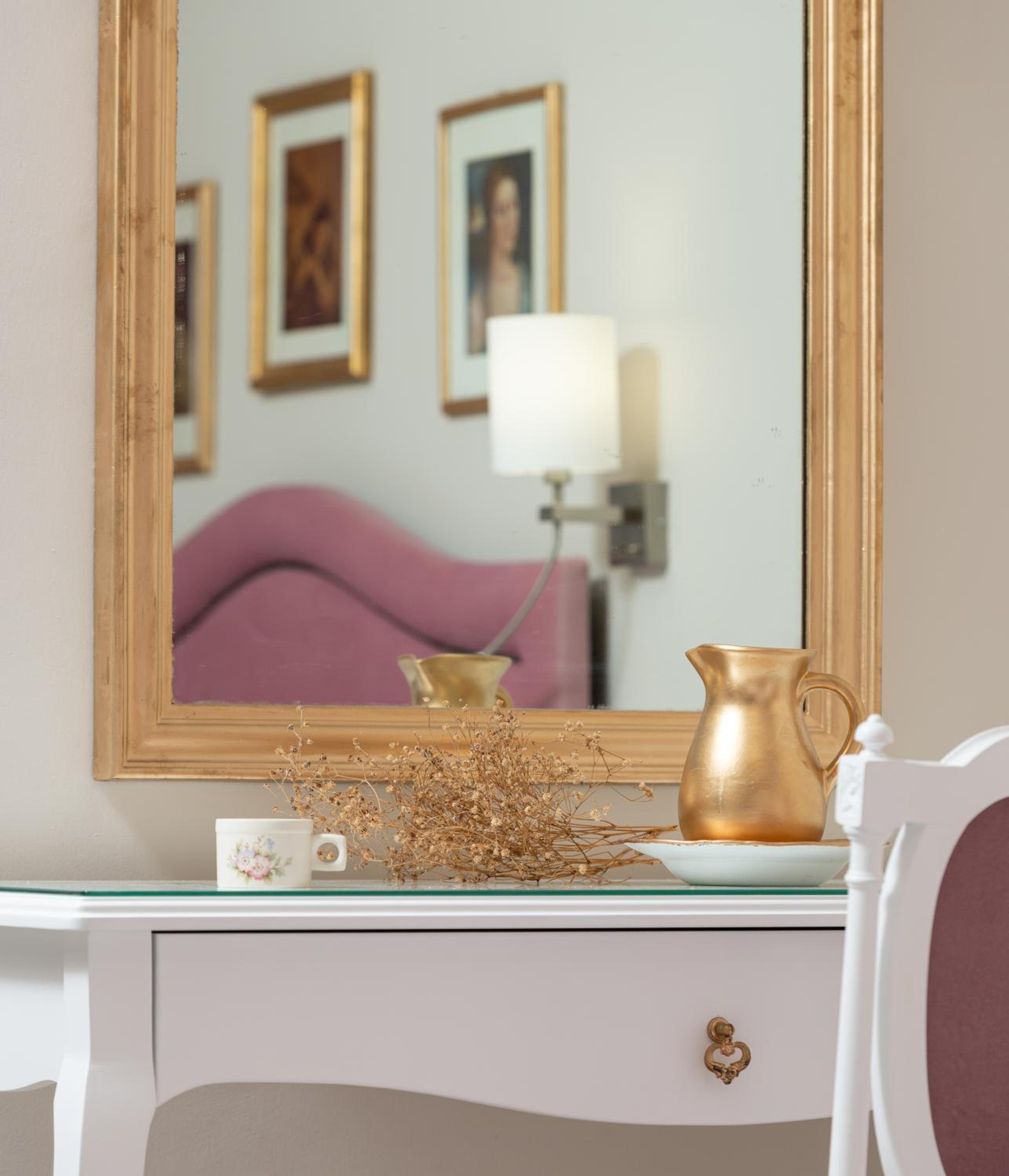 Deluxe Queen Room with Two Queen Beds - Photo 14