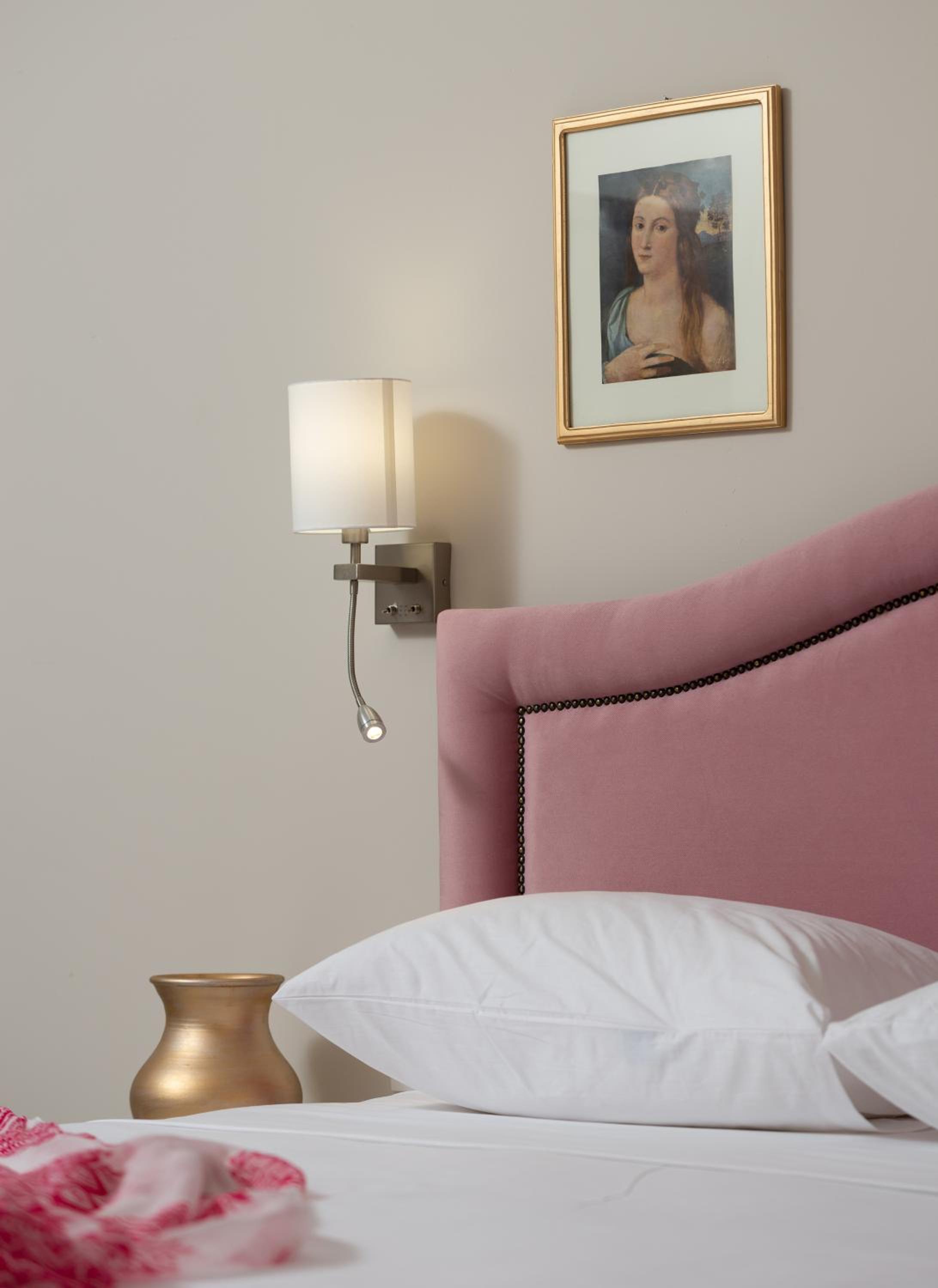 Deluxe Queen Room with Two Queen Beds - Photo 11