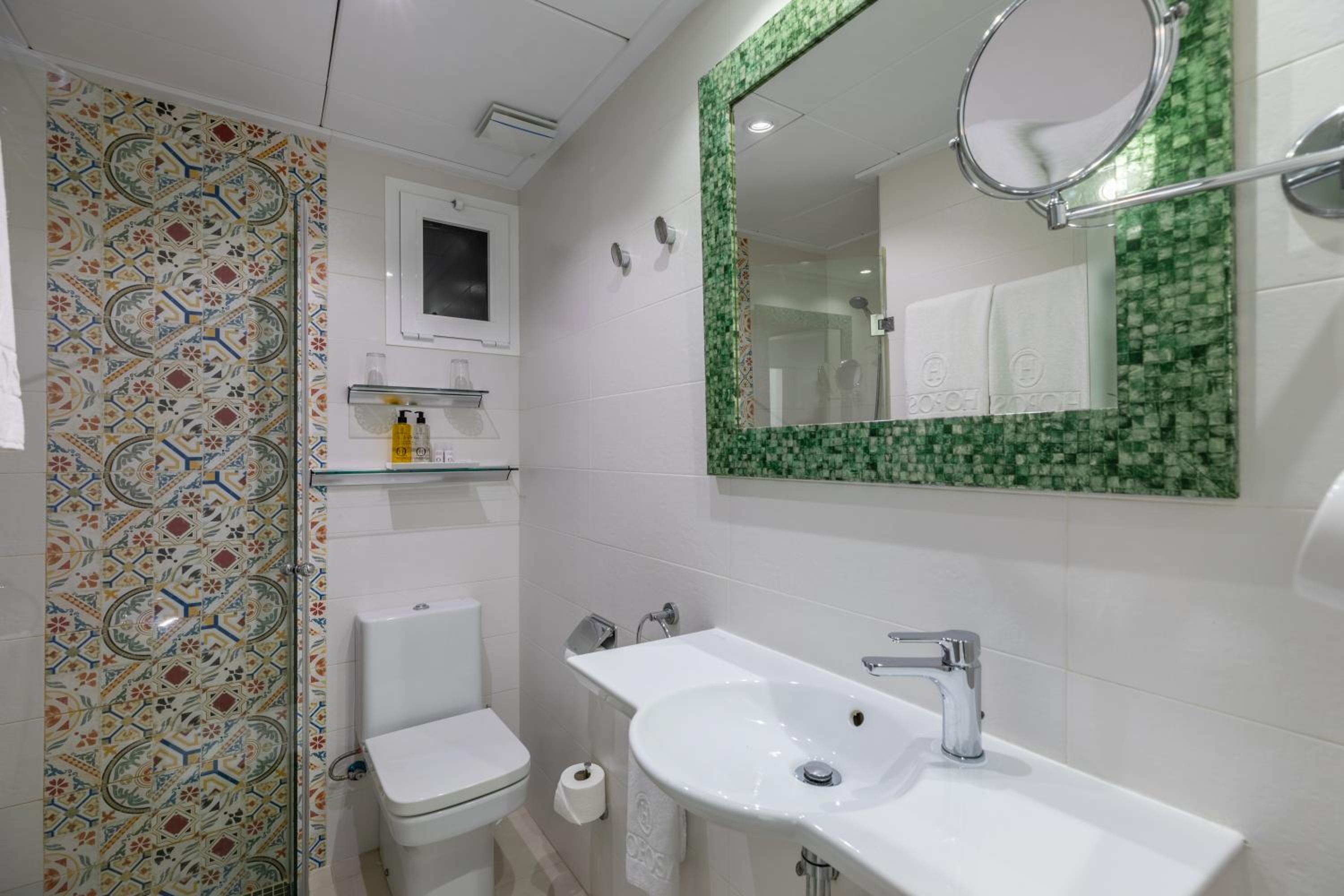 Double or Twin Room with Sea View - Photo 4