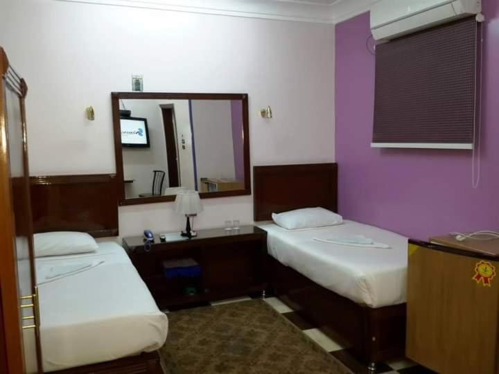 Large Double Room - Photo 5