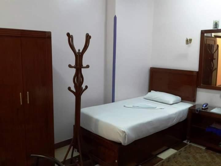 Single Room with Bathroom photo 1