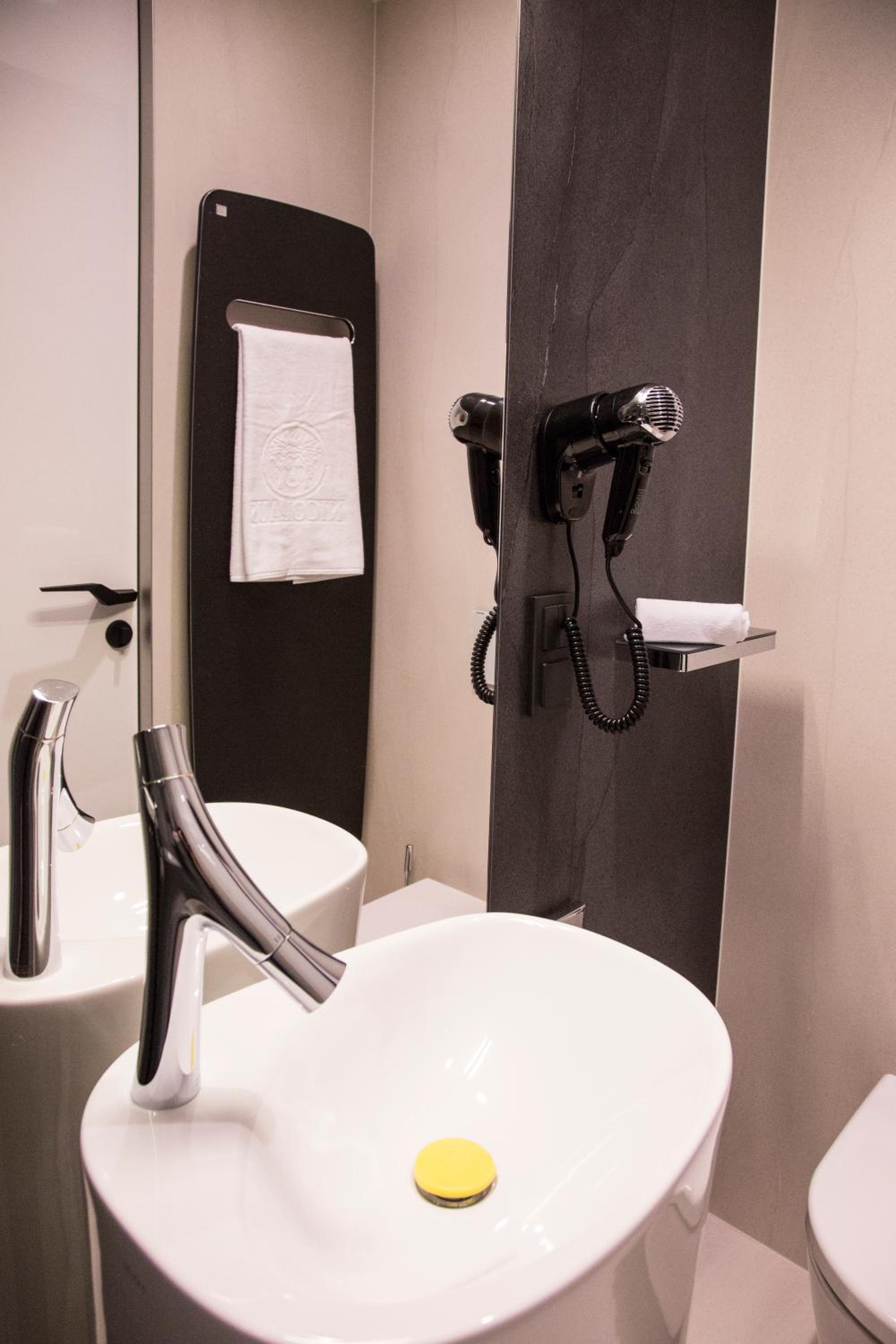 Standard Single Room with Shower thumbnail 5