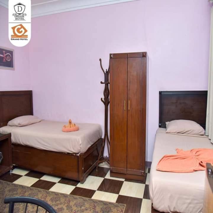 Large Double Room - Photo 9