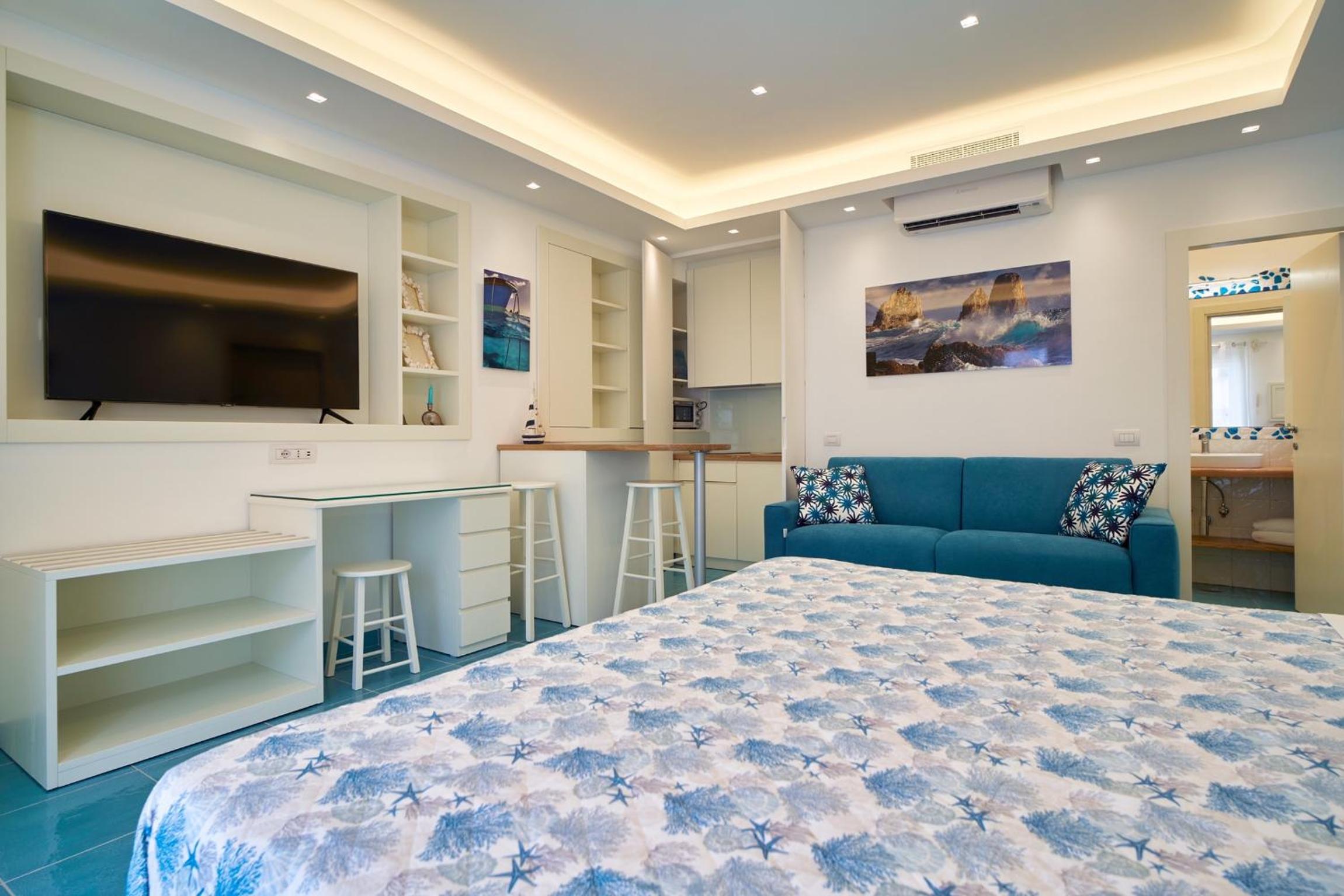 Deluxe Family Room - Photo 8