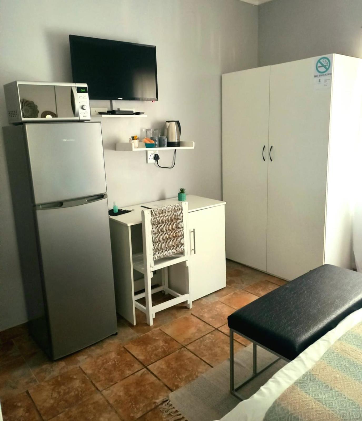 Budget Twin Room - Photo 4