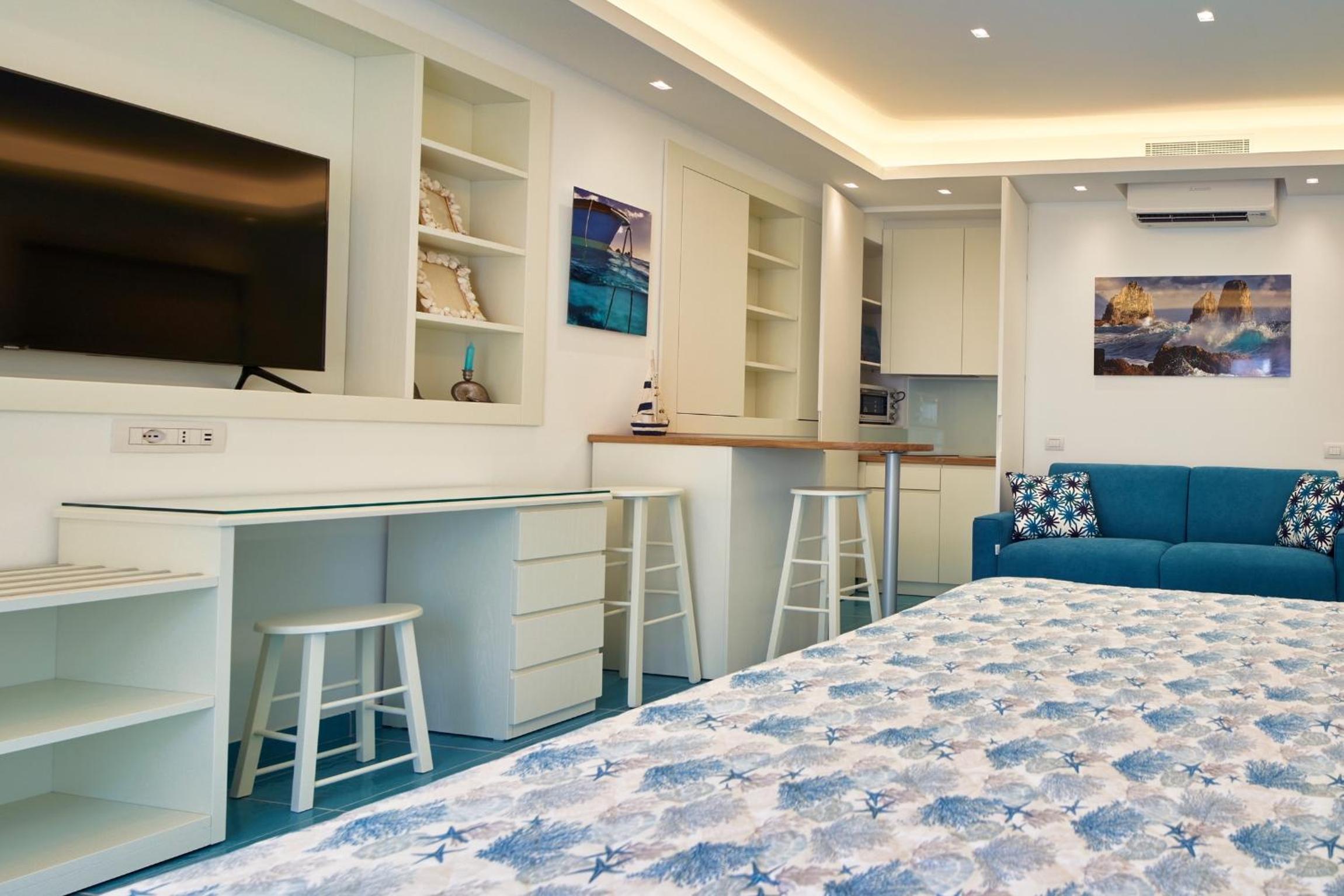 Deluxe Family Room - Photo 2