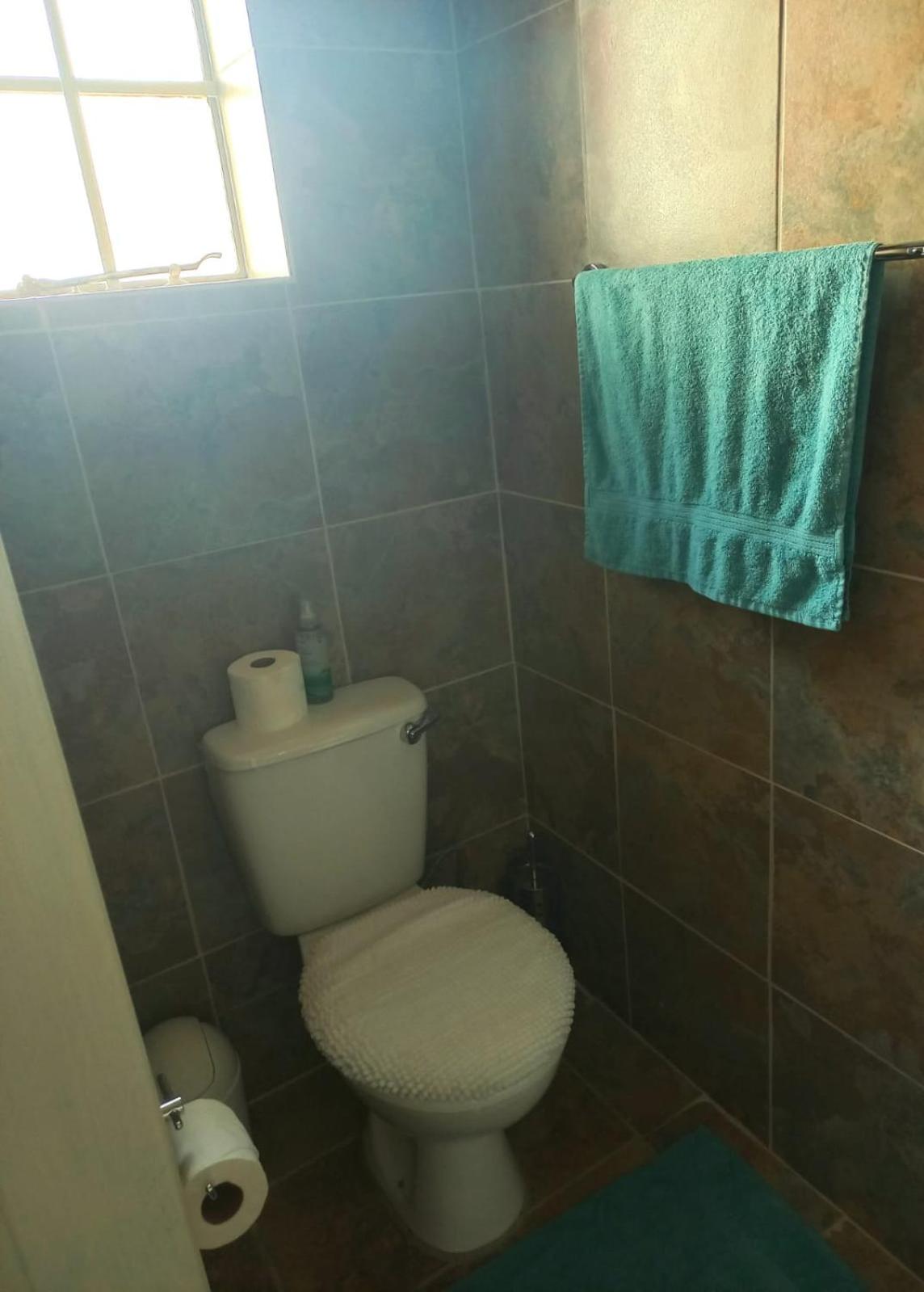 Budget Twin Room - Photo 6