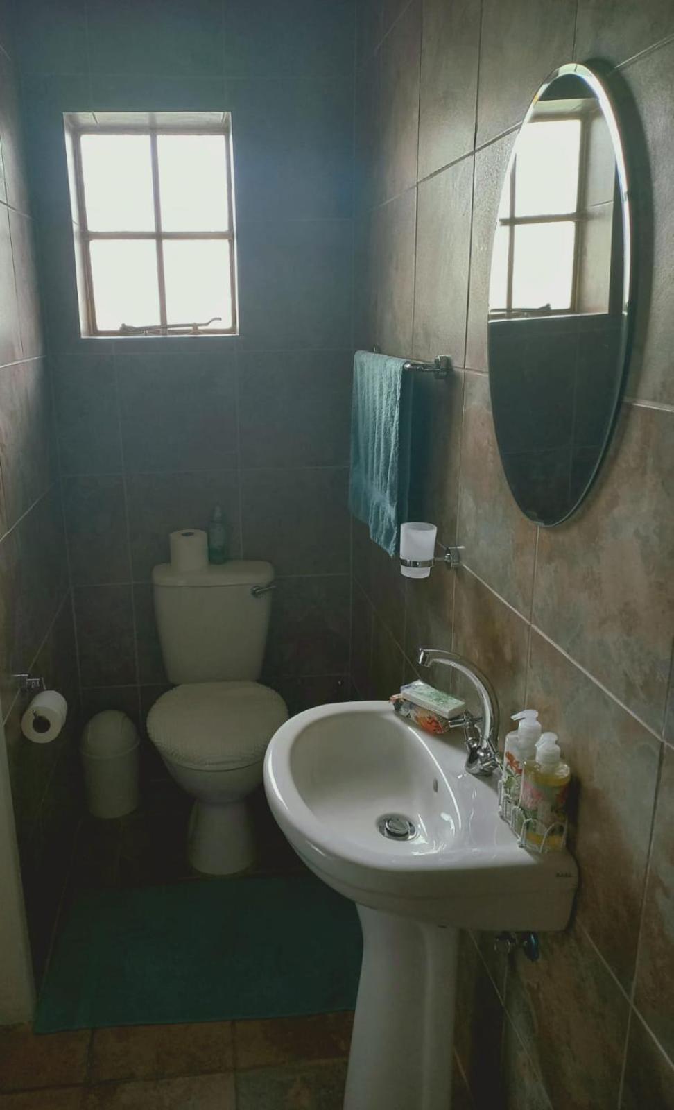 Budget Twin Room - Photo 7