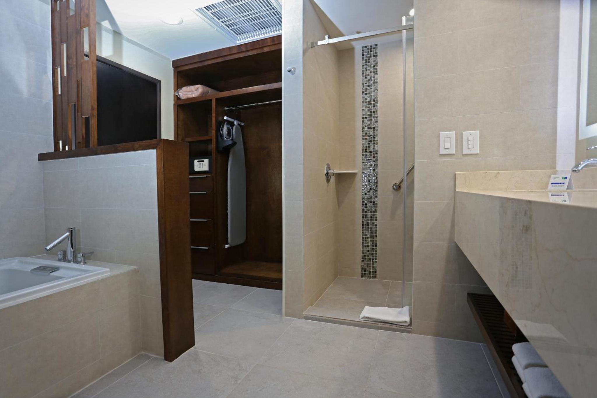 King Suite photo 2
