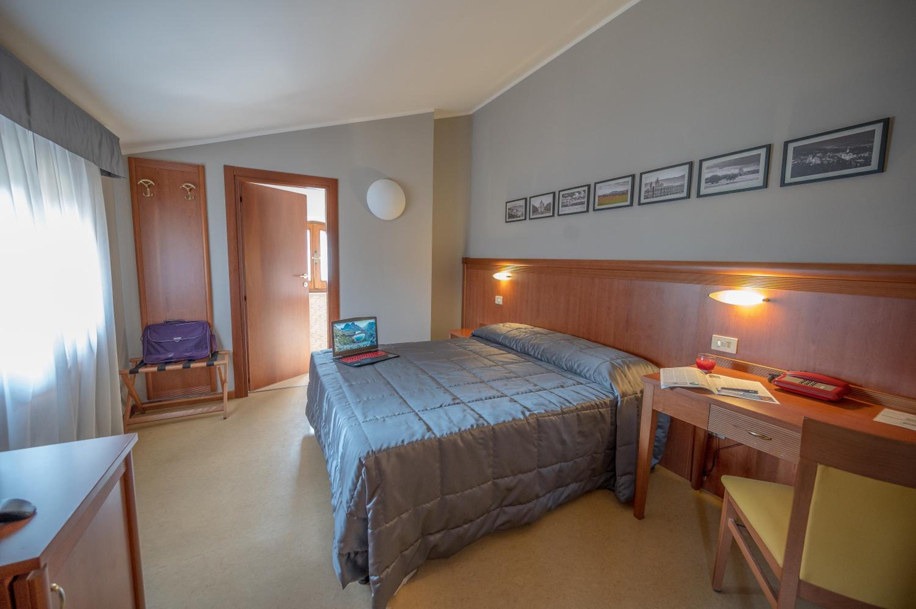 Standard Double or Twin Room photo 1