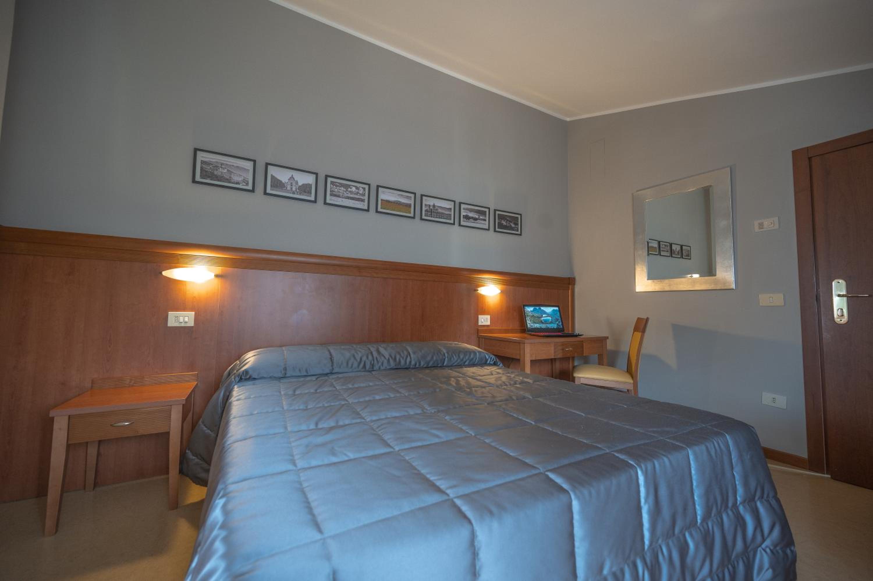 Standard Double or Twin Room photo 3