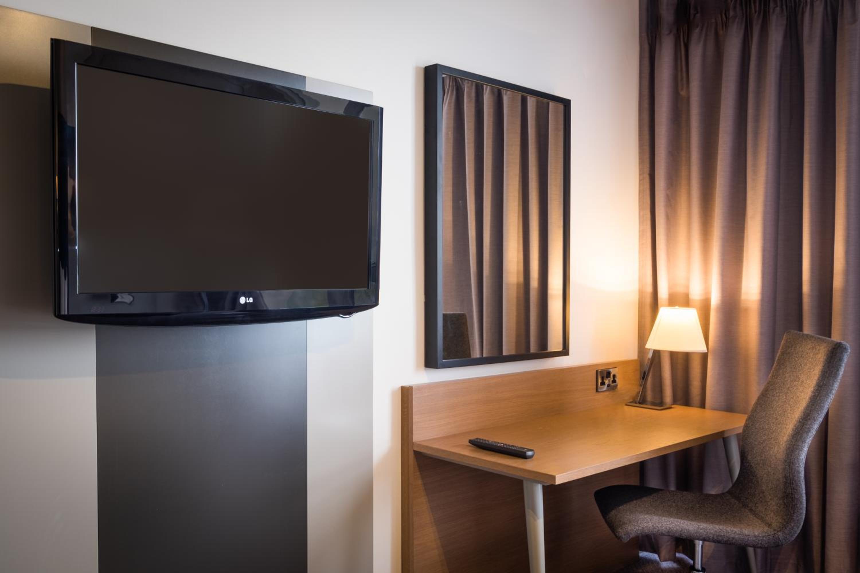 Standard Super King Room with View - Photo 11