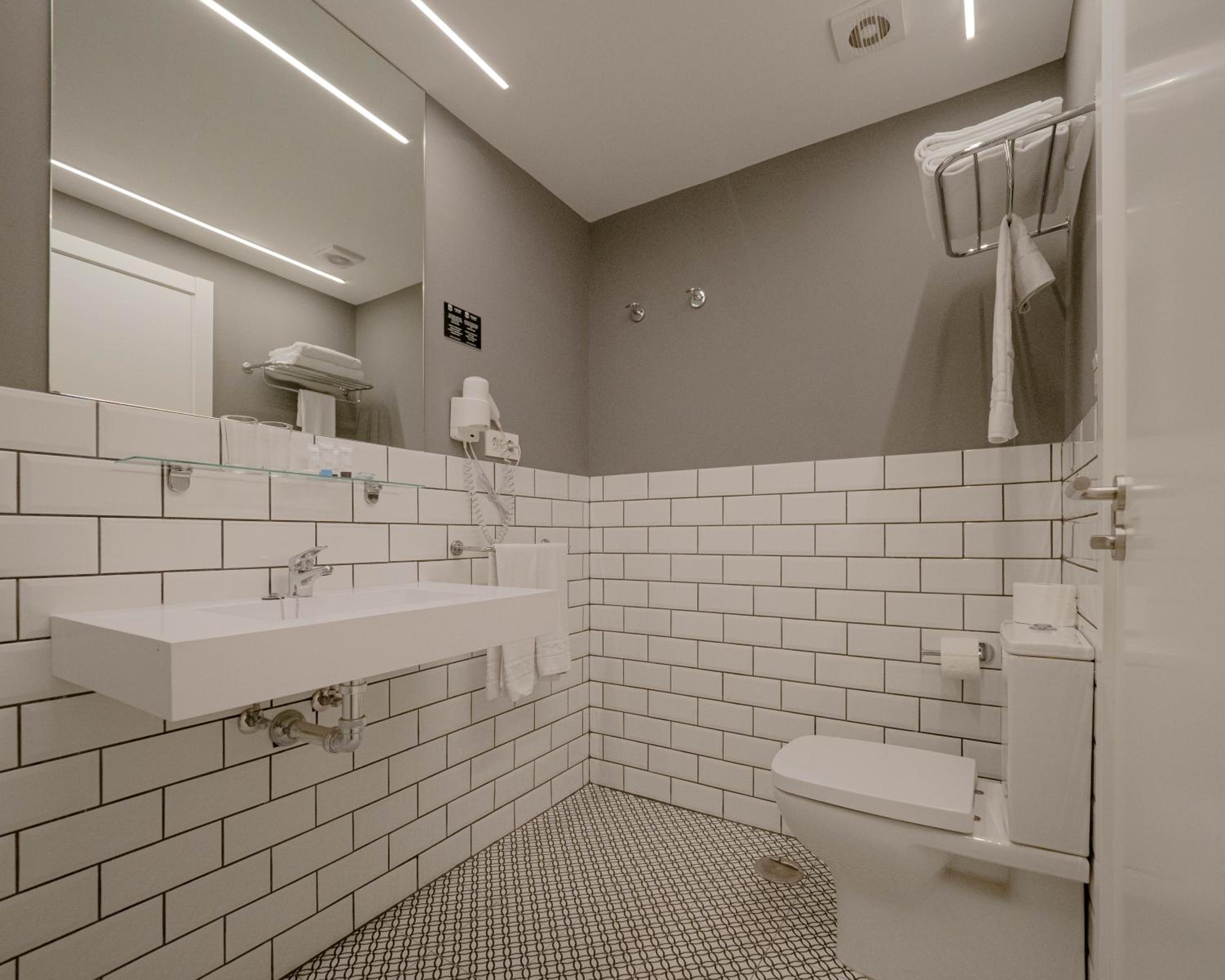 Double or Twin Room - Photo 12