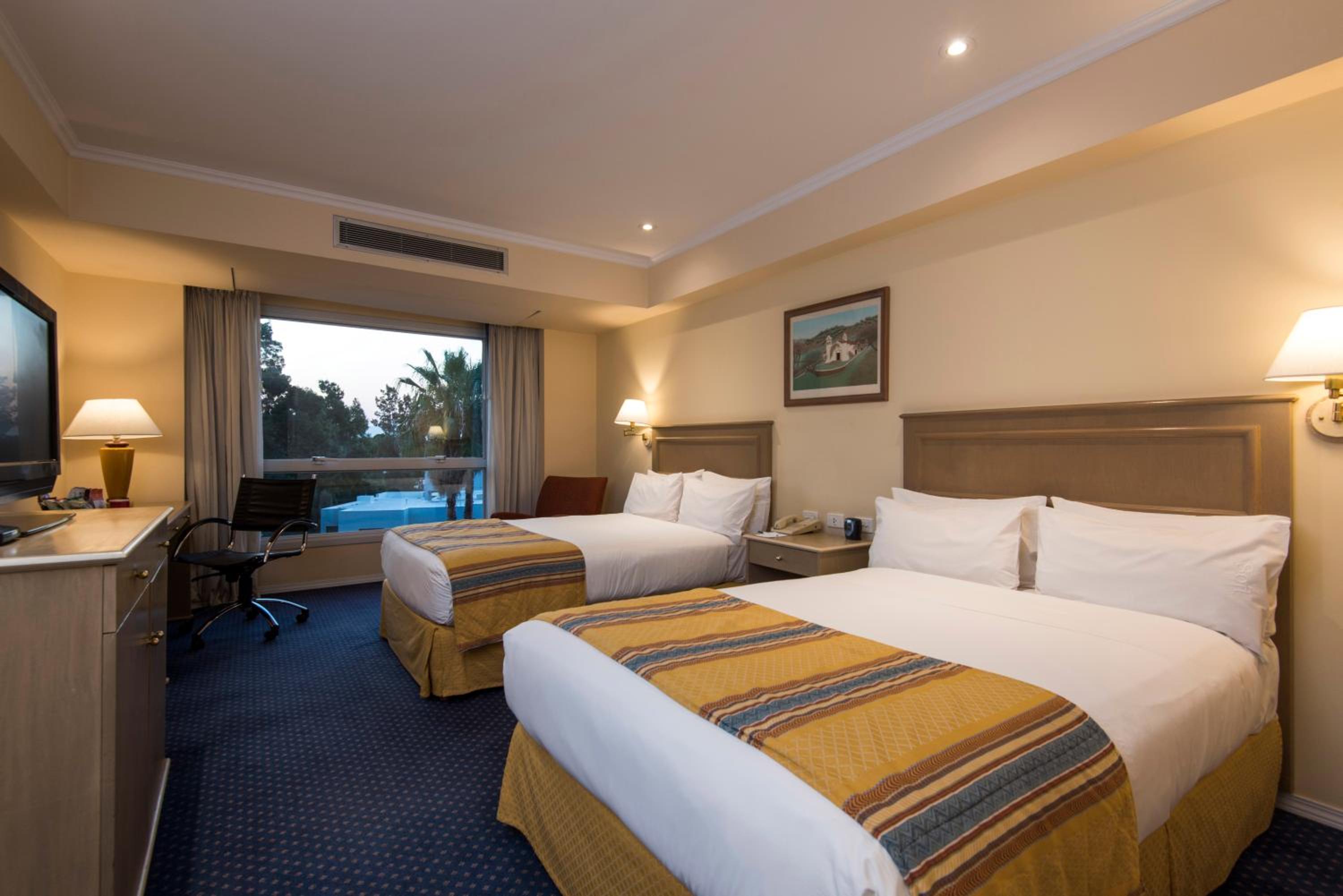 Standard Room thumbnail 5