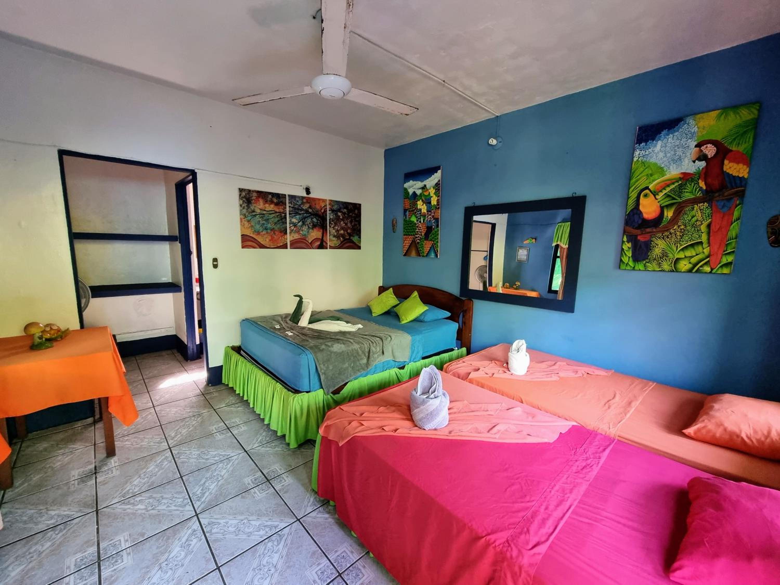 Quadruple Room with Private Bathroom photo 2