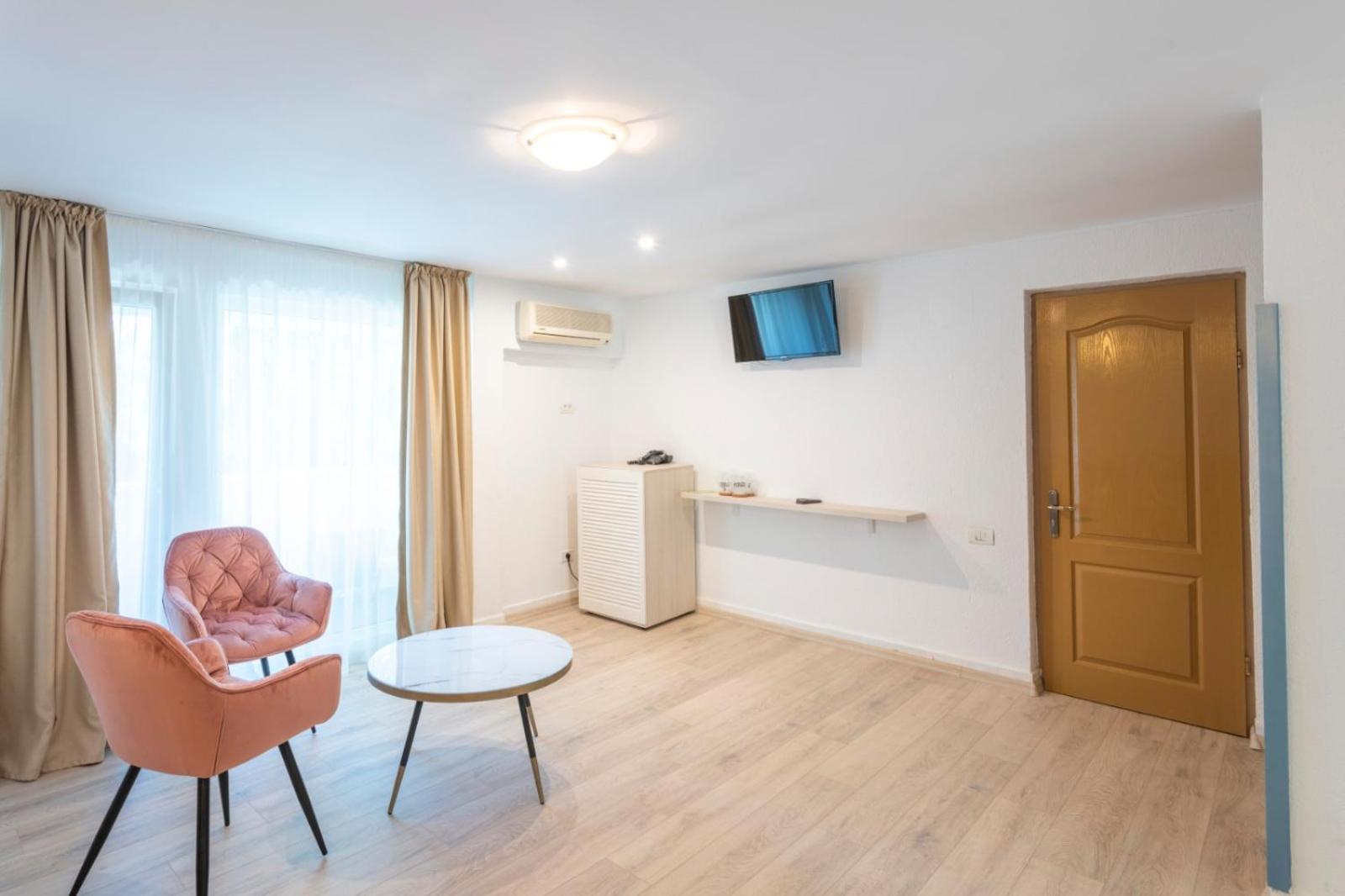 Junior Suite with Garden View photo 3