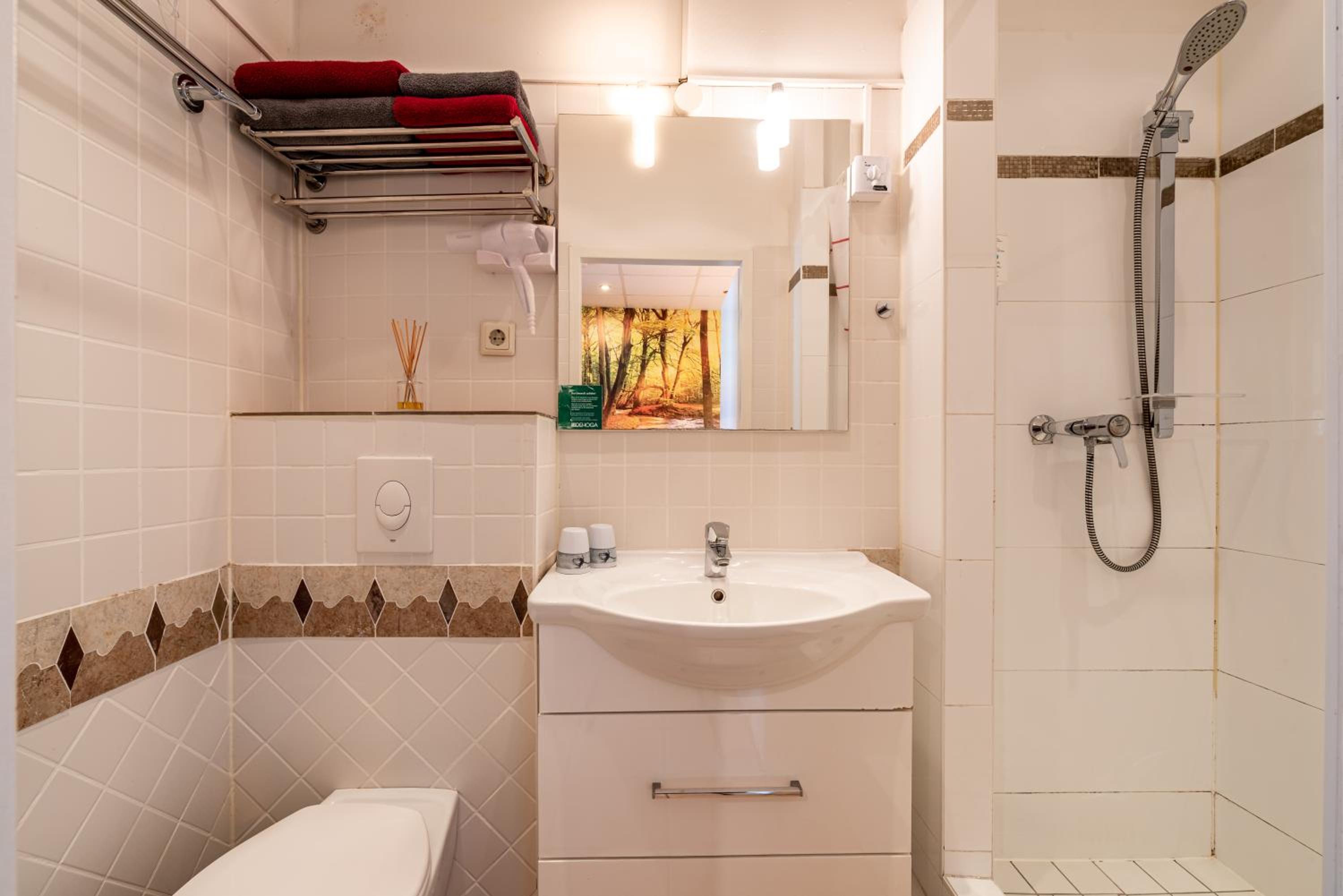 Twin Room - Photo 25