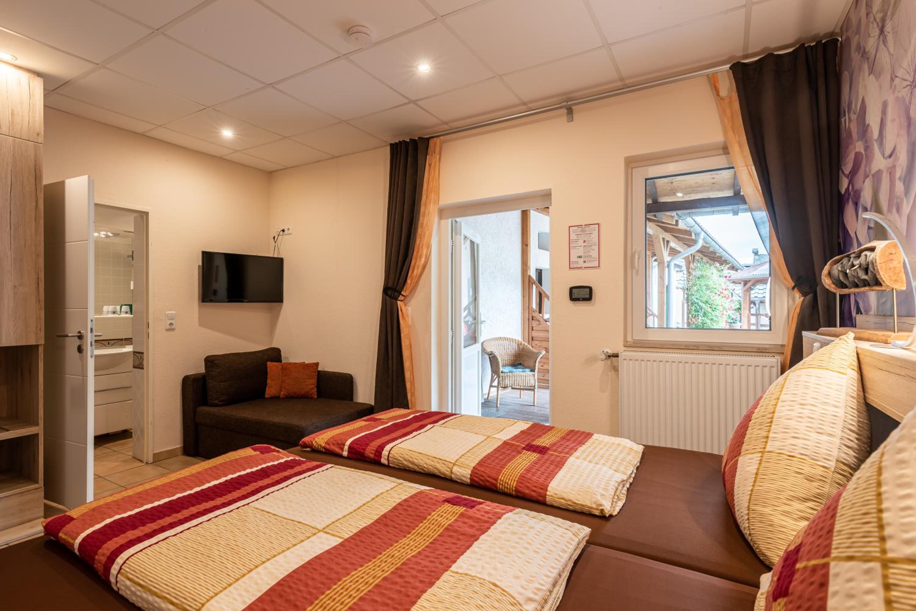 Twin Room - Photo 10