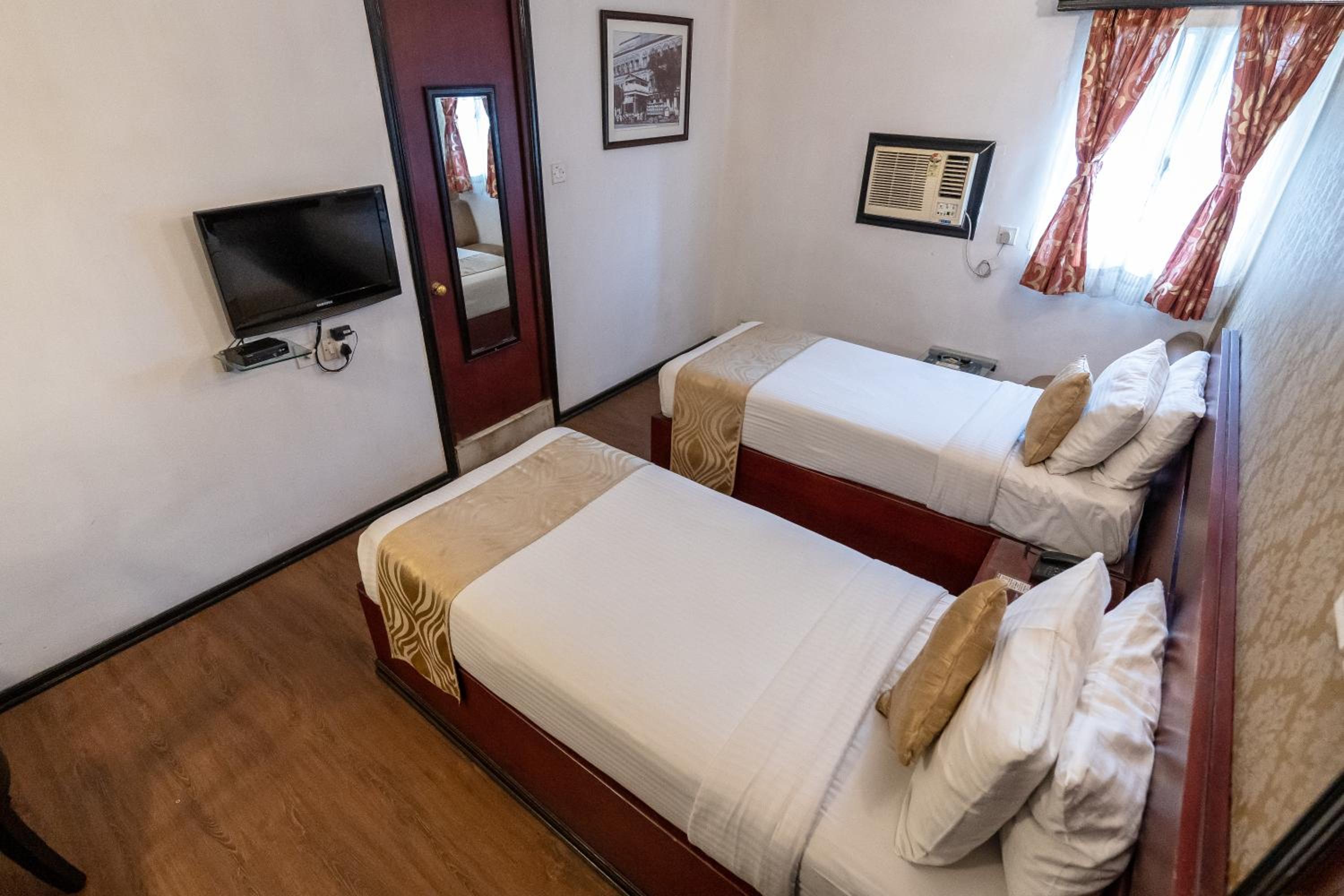 Deluxe Room - Photo 13