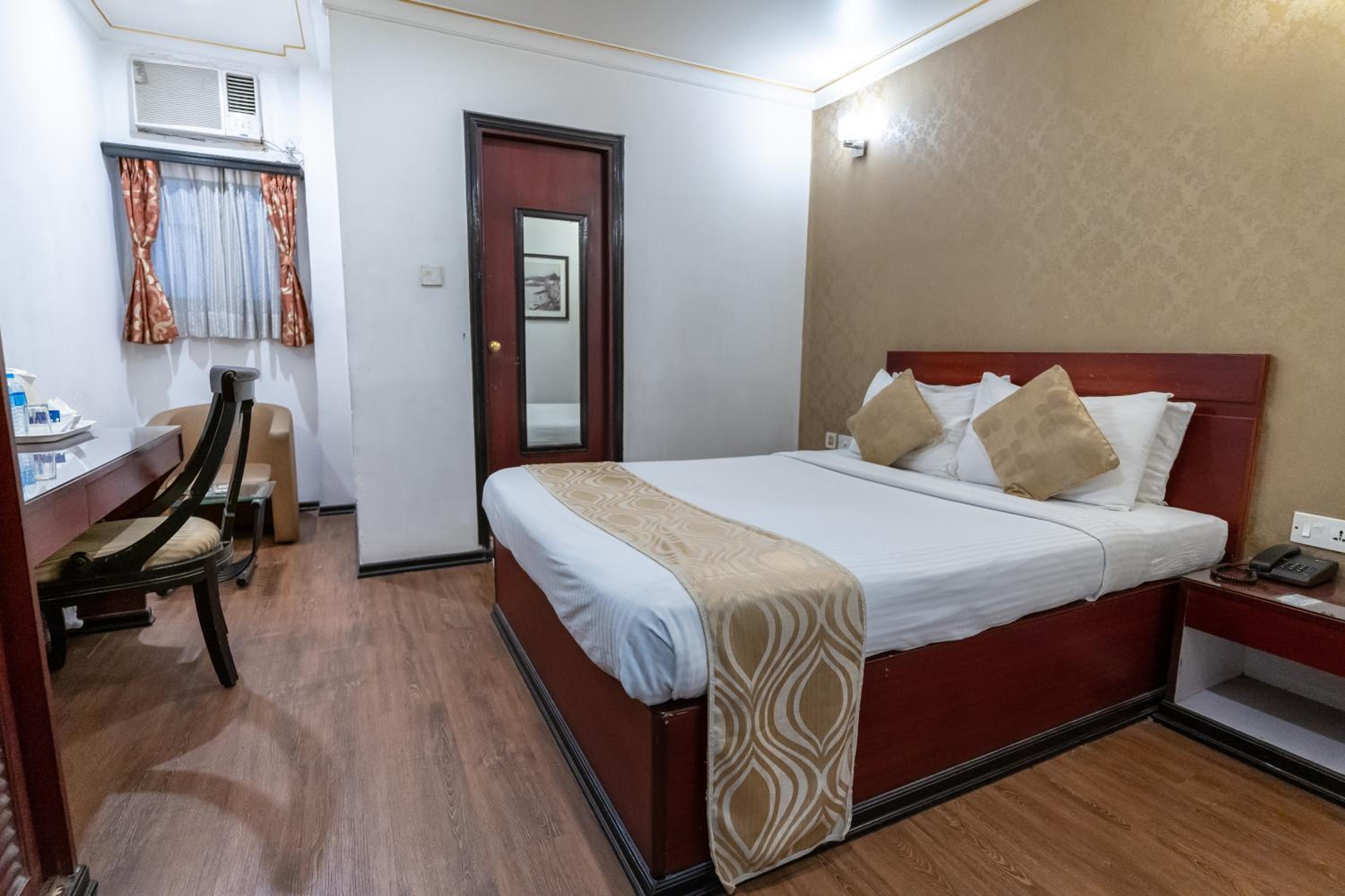 Deluxe Room - Photo 12