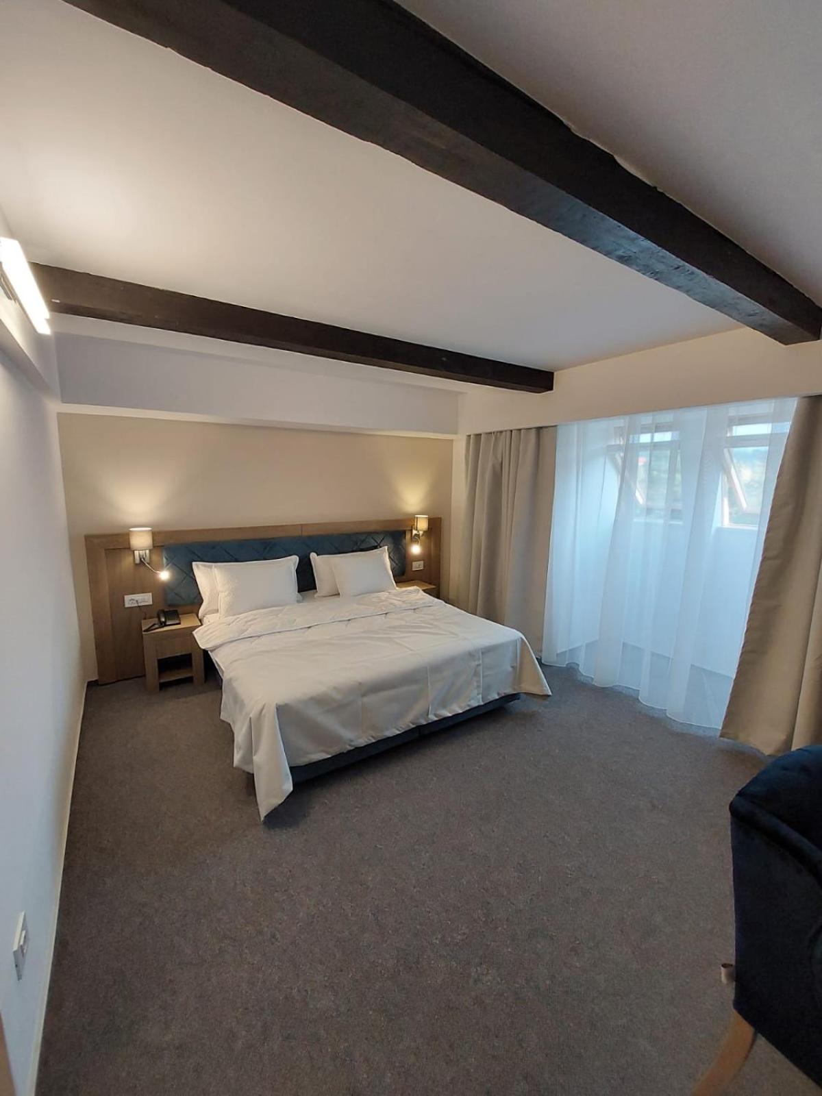 Double or Twin Room - Photo 31