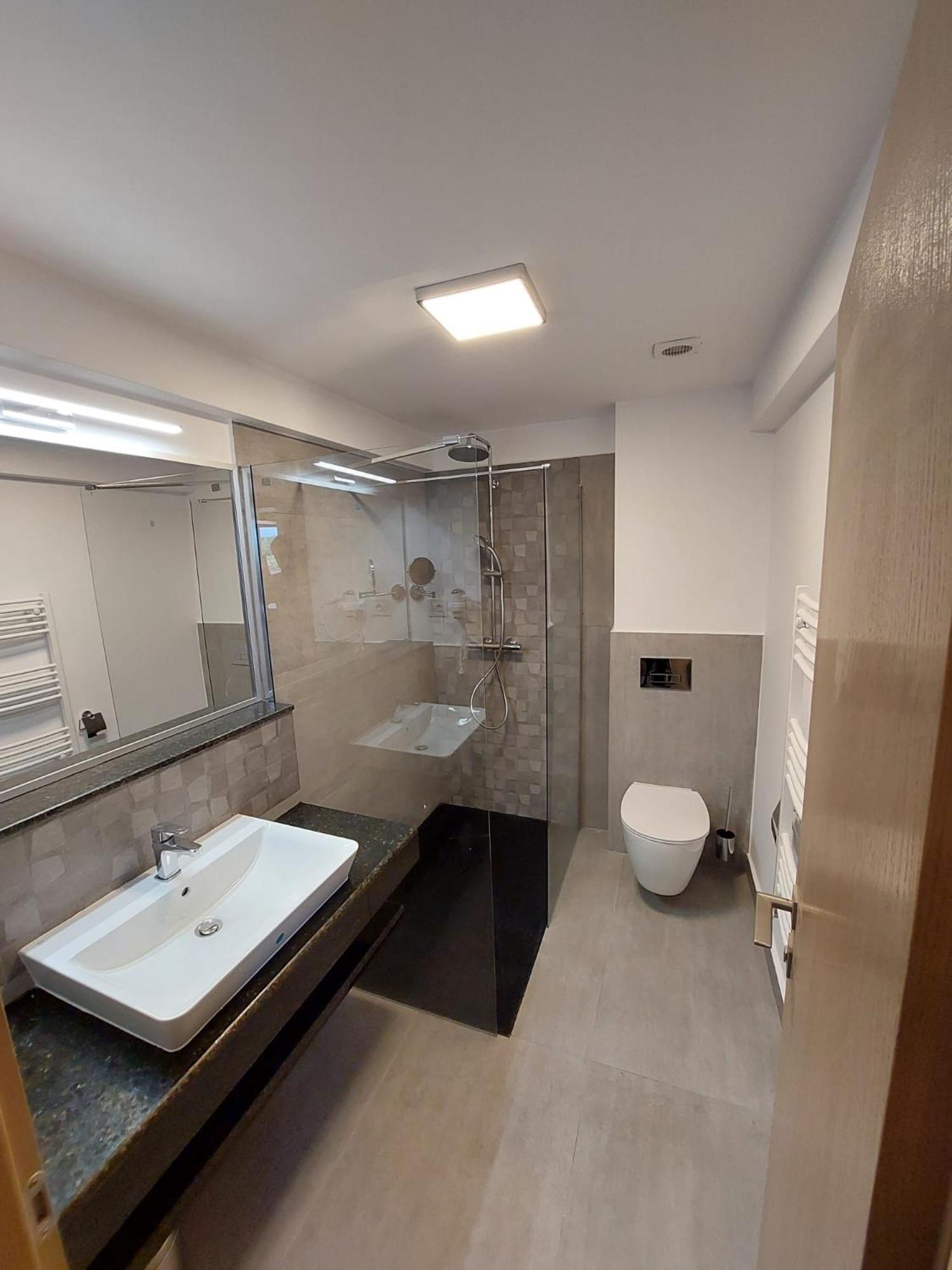Double or Twin Room - Photo 35