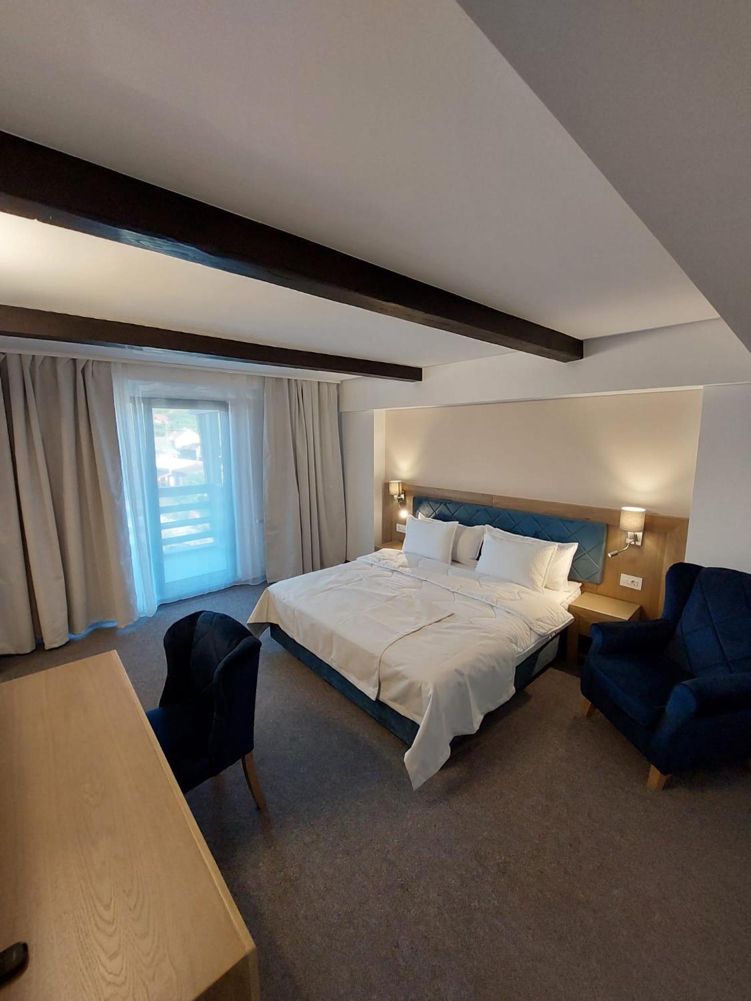 Double Room - Photo 1