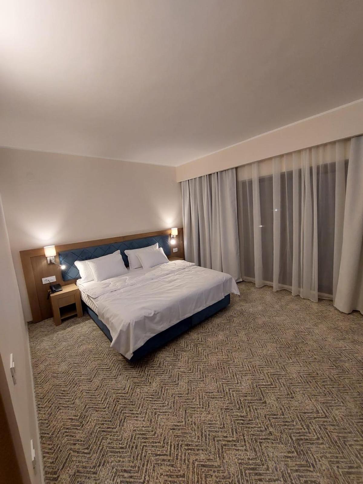 Double Room - Photo 18