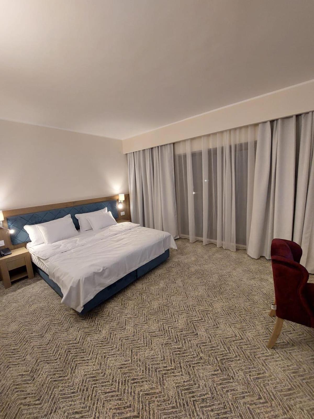 Double or Twin Room - Photo 33