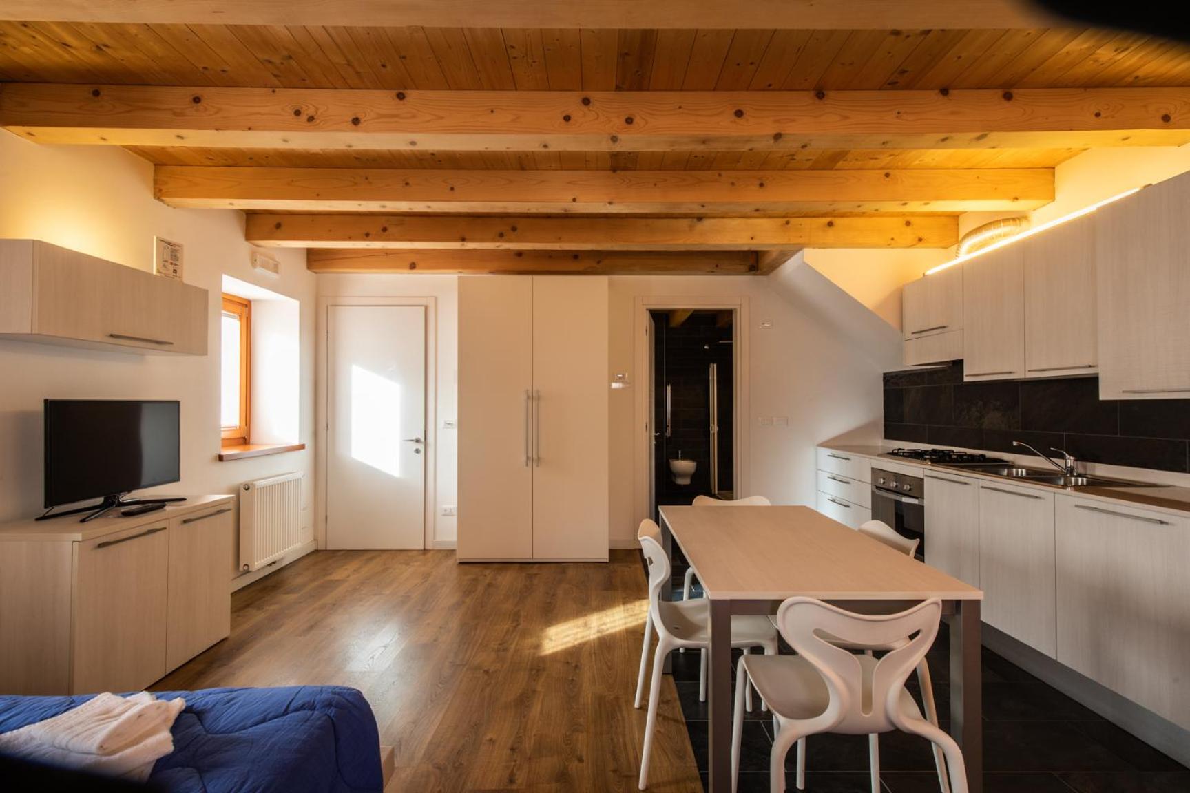 Studio Apartment - Photo 4