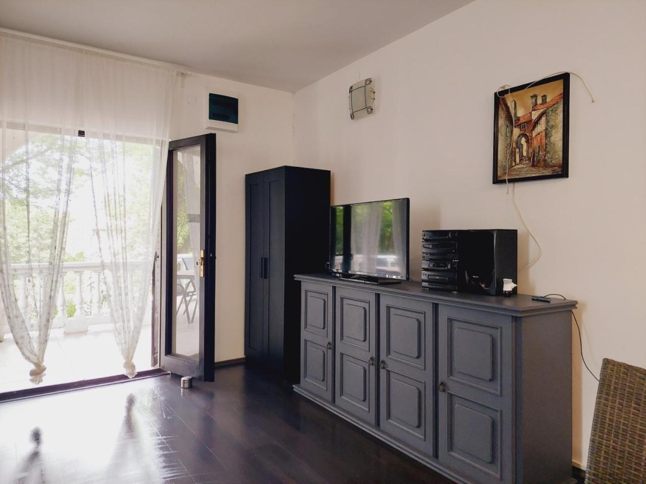 One-Bedroom House photo 1