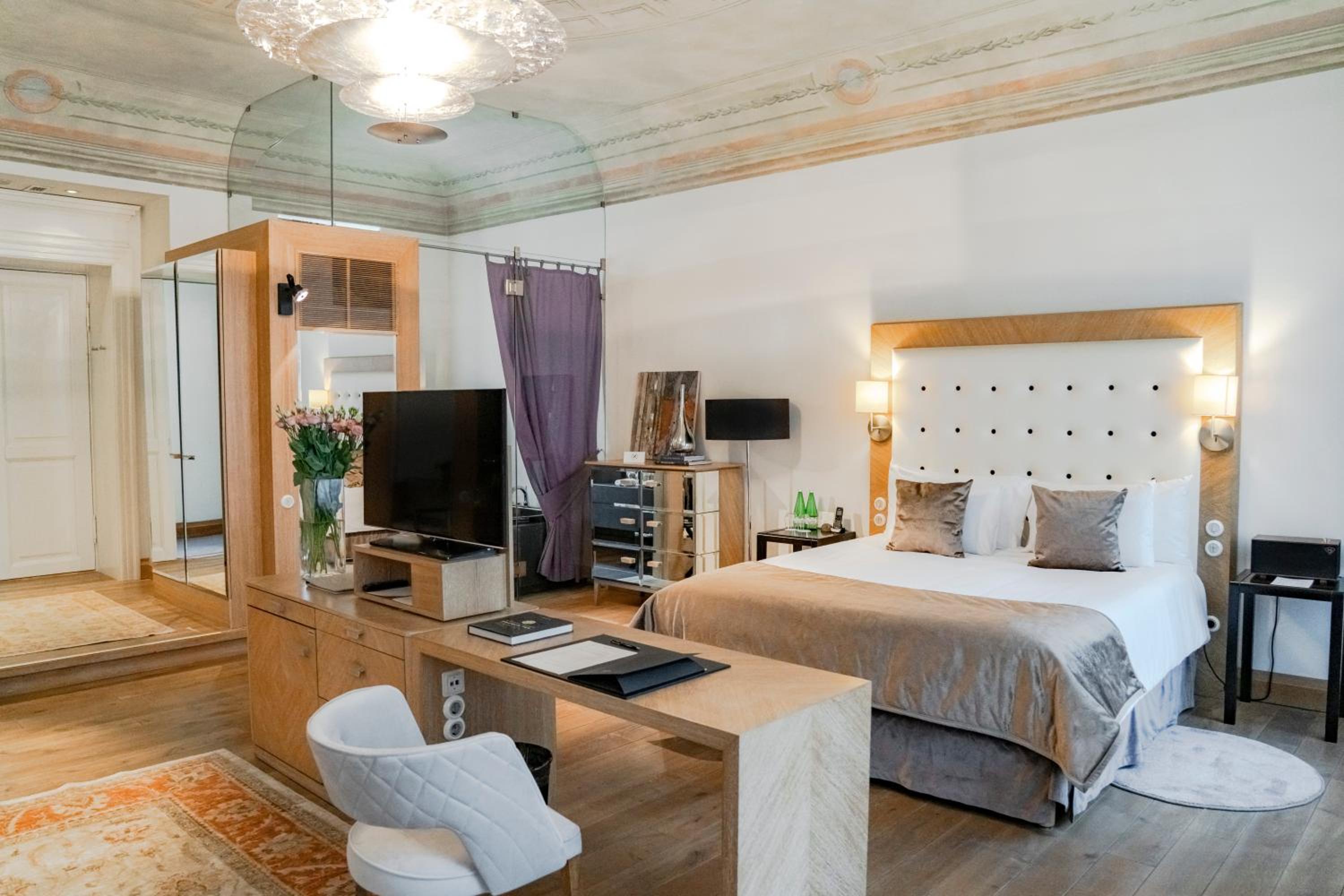 Deluxe Suite - Photo 3