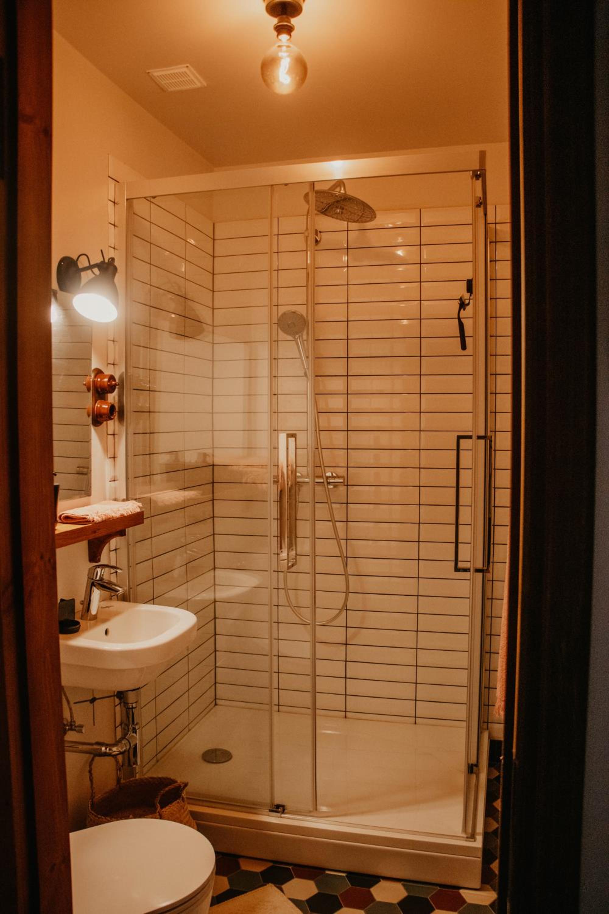 Double Room - Photo 11