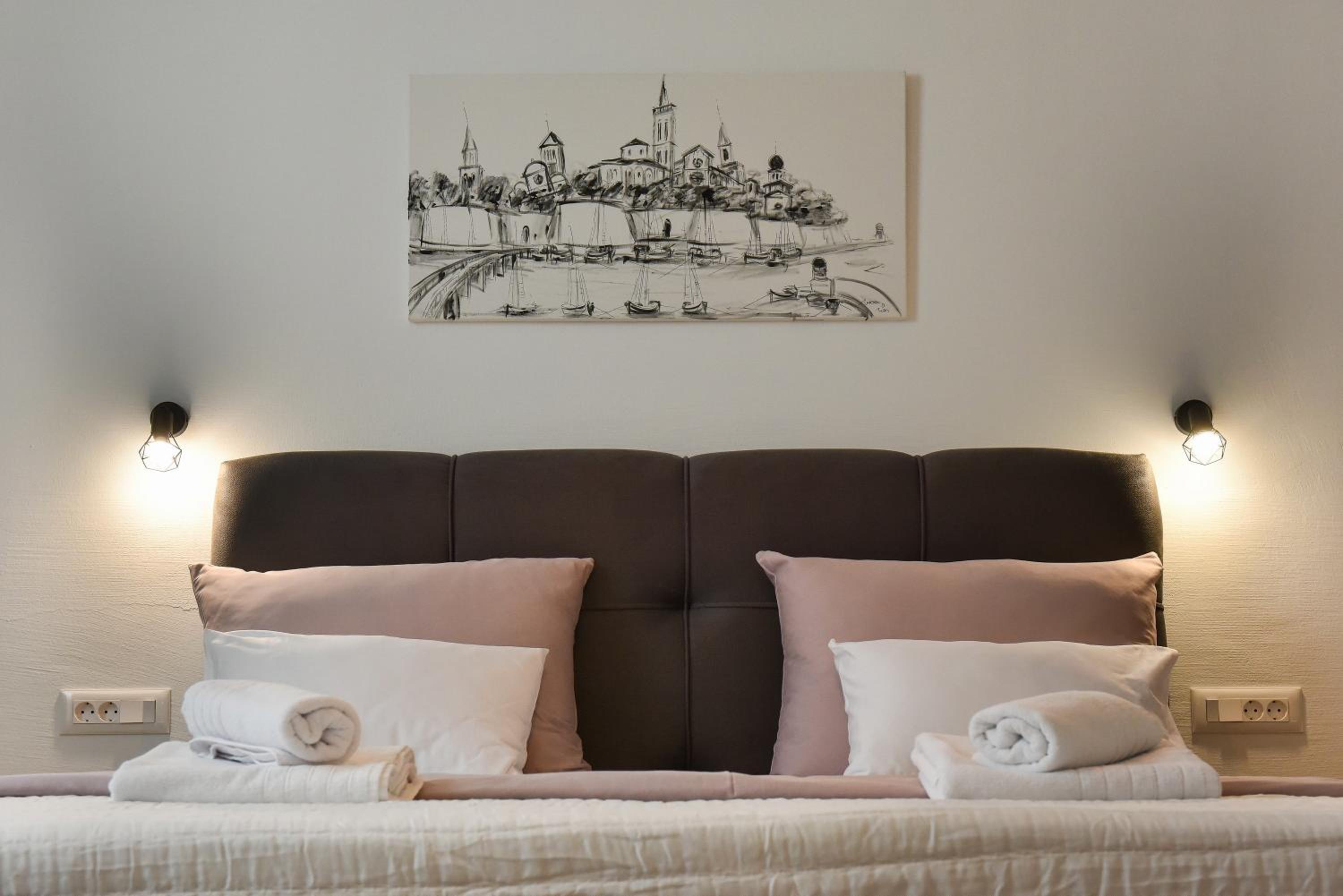 Two-Bedroom Apartment - Photo 19