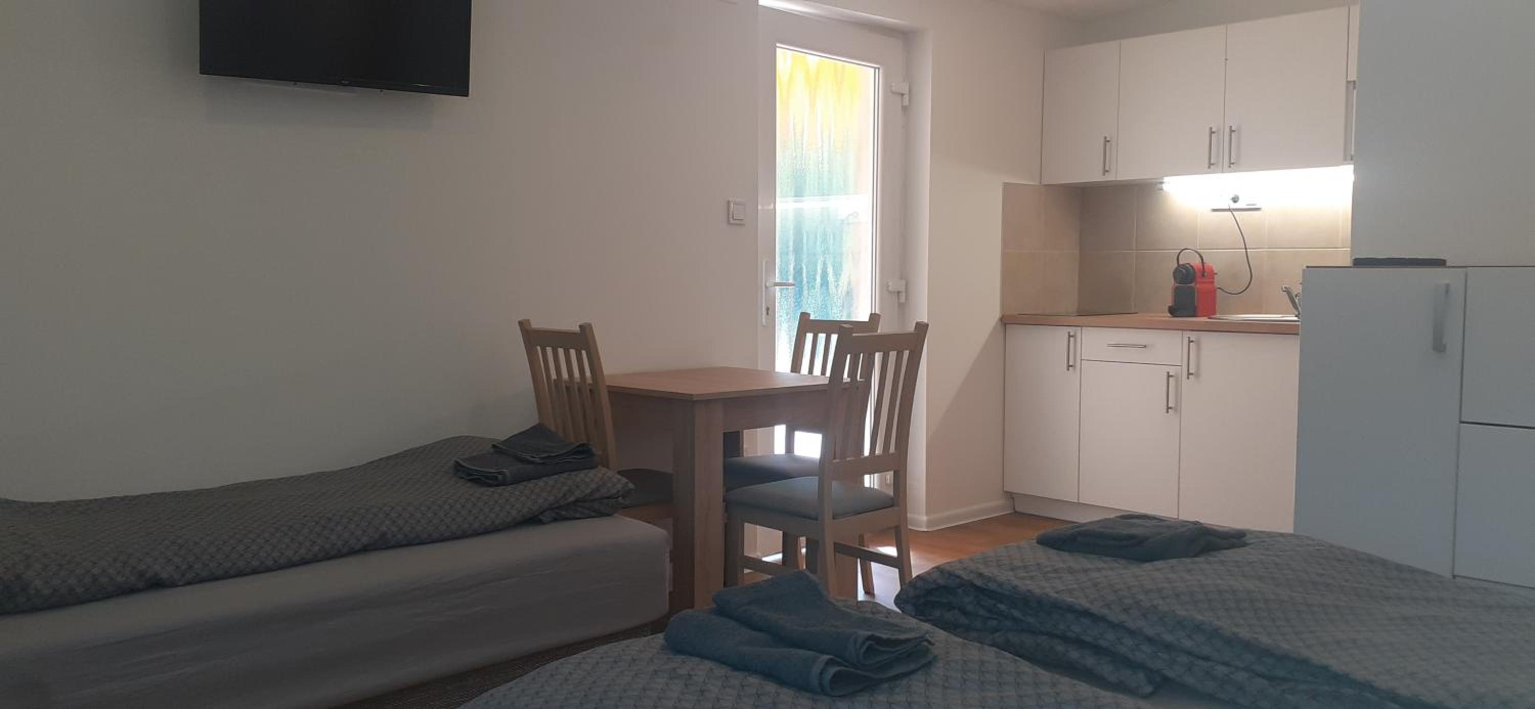 One-Bedroom Apartment - Photo 3