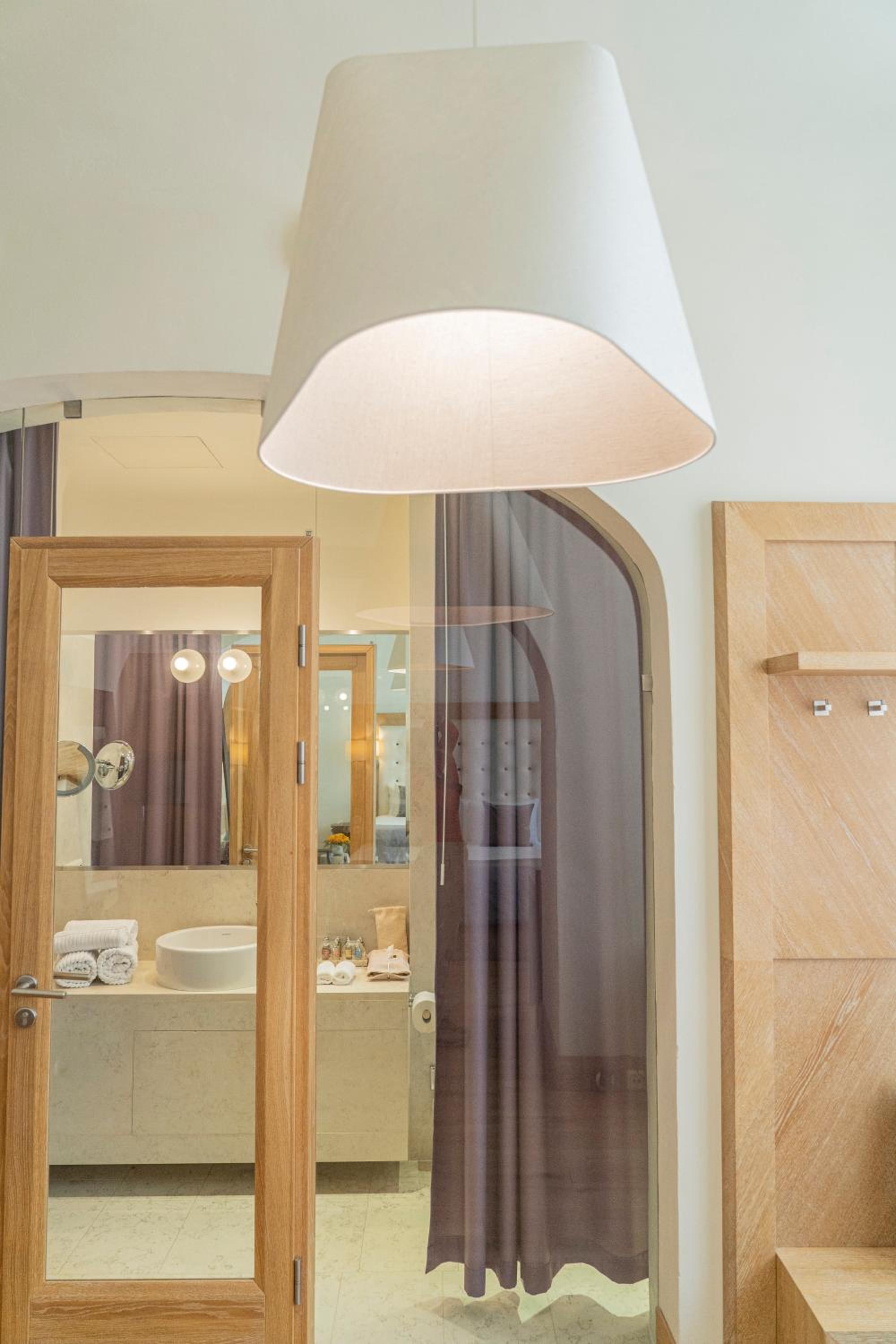 Suite - Photo 2