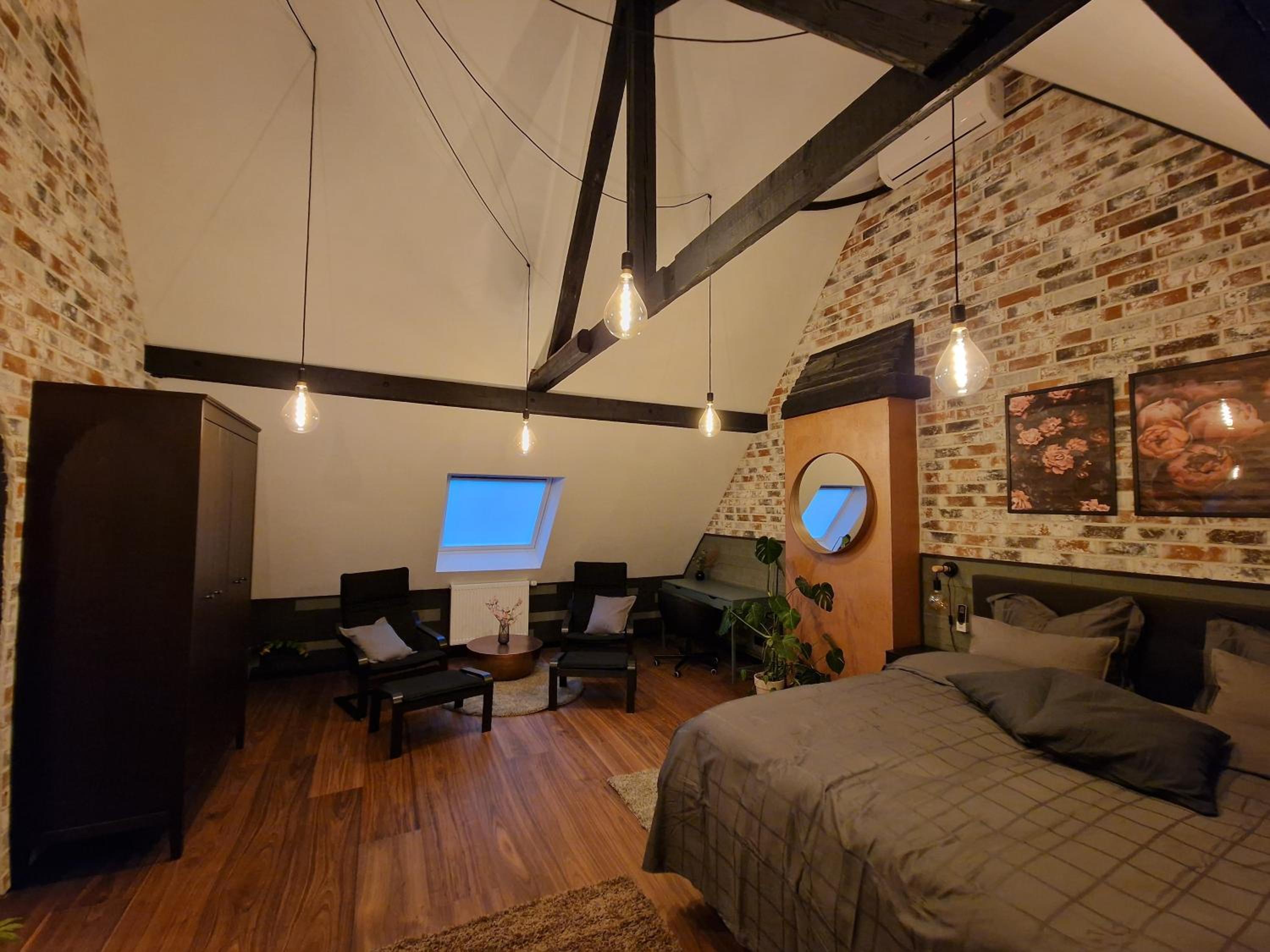 One-Bedroom Apartment photo 1