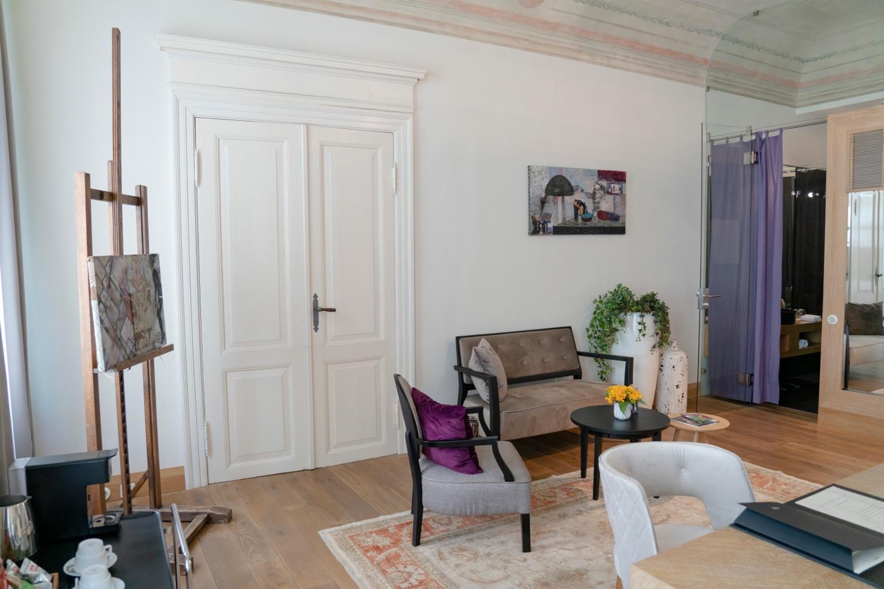 Deluxe Suite - Photo 9