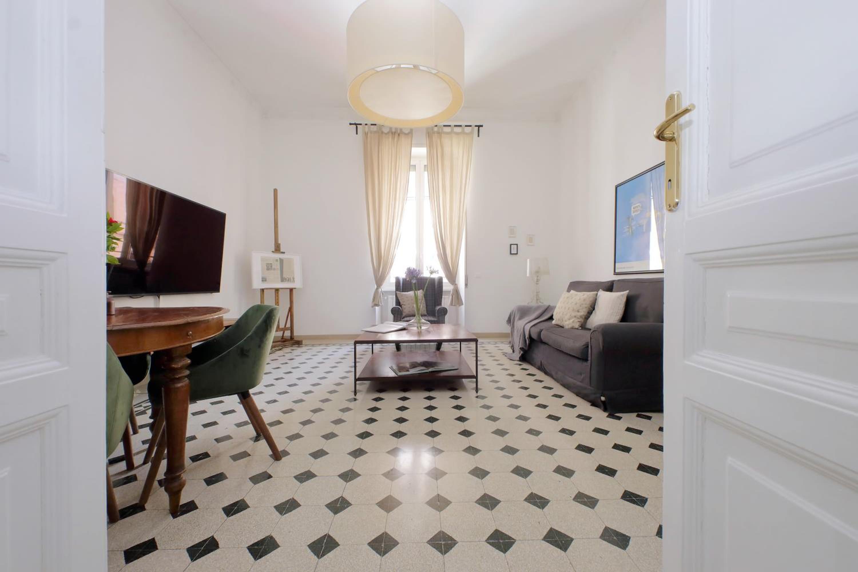 Four-Bedroom House photo 3