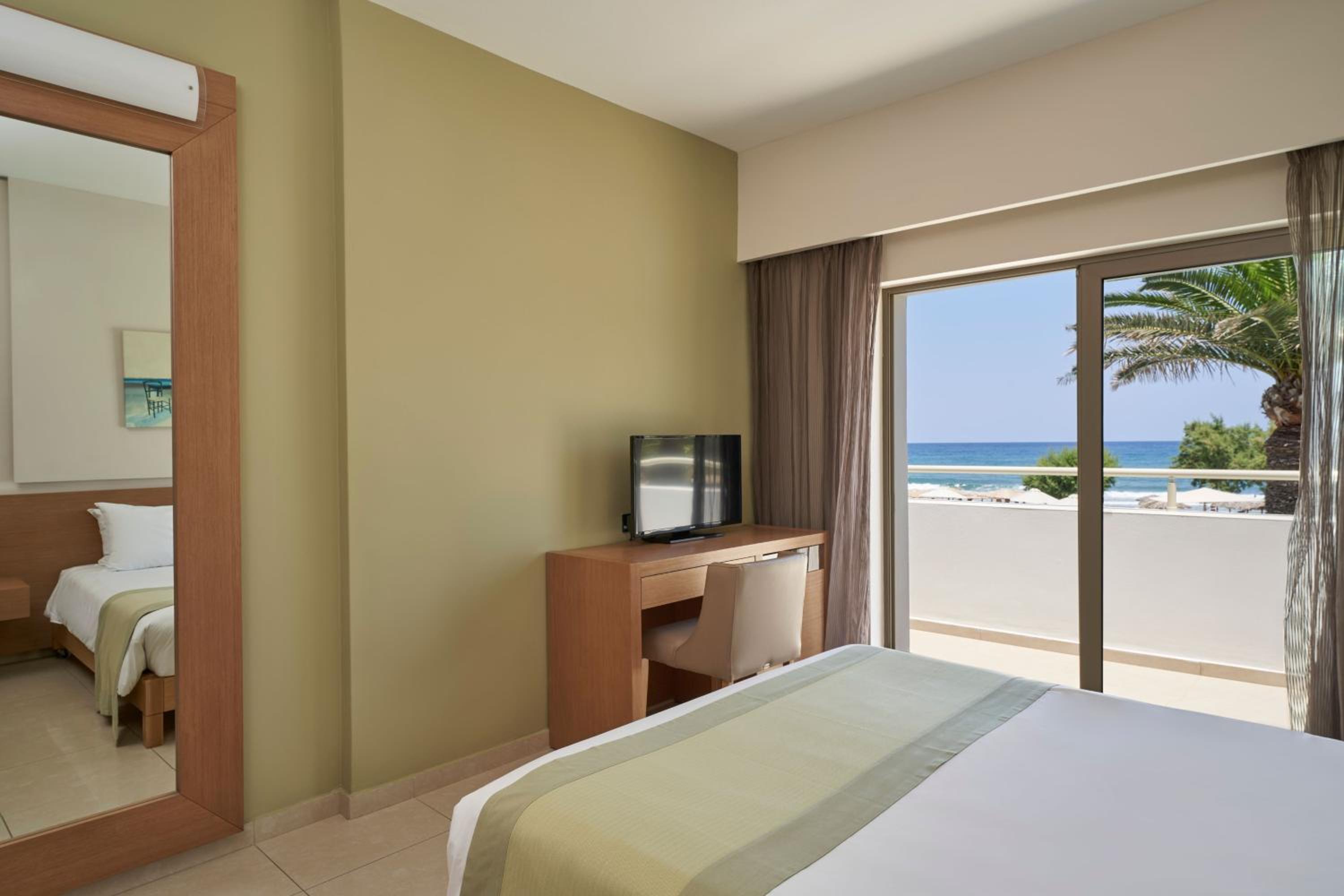 Junior Suite with Sea View photo 2