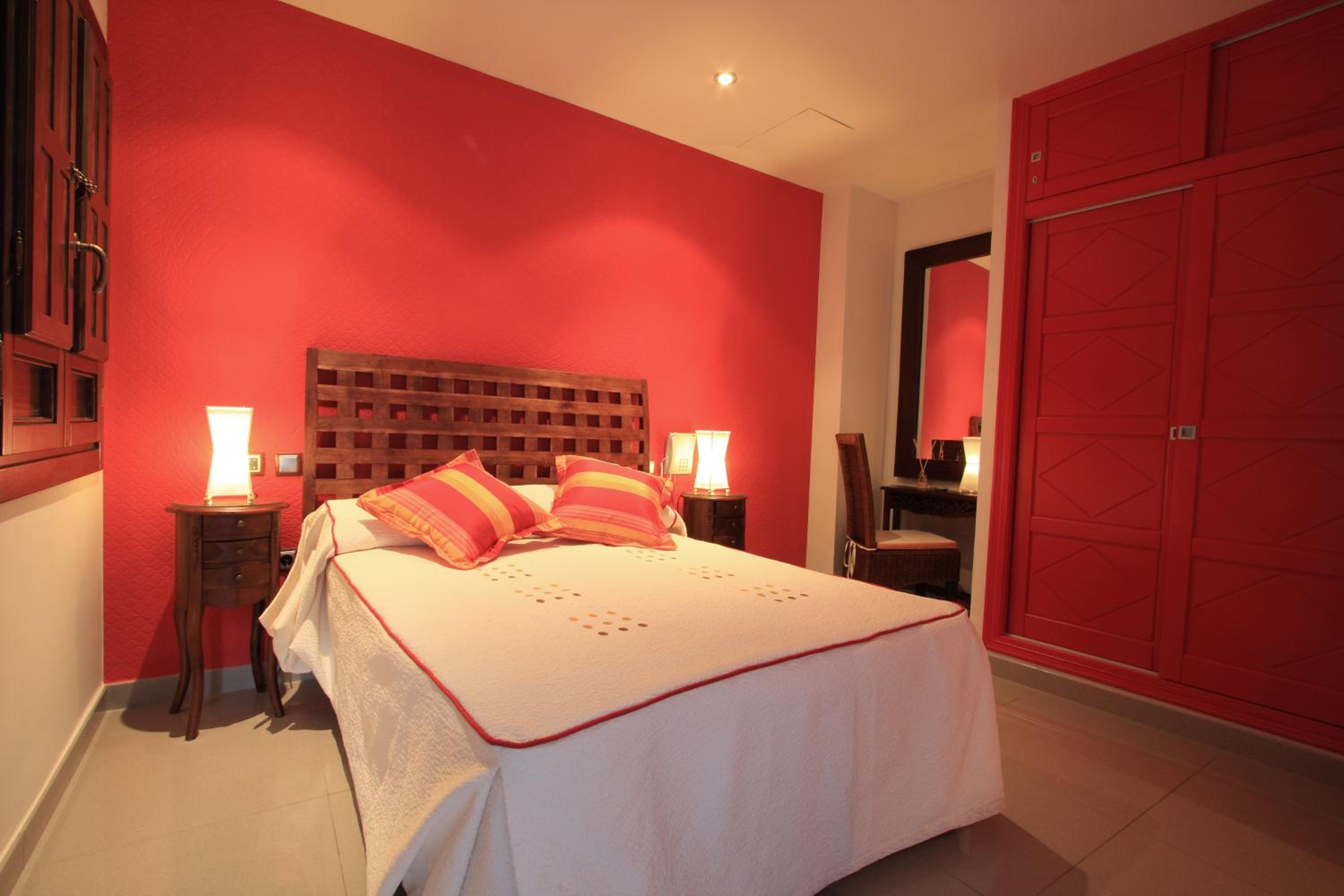 Double or Twin Room with Complimentary Spa Access - Photo 6