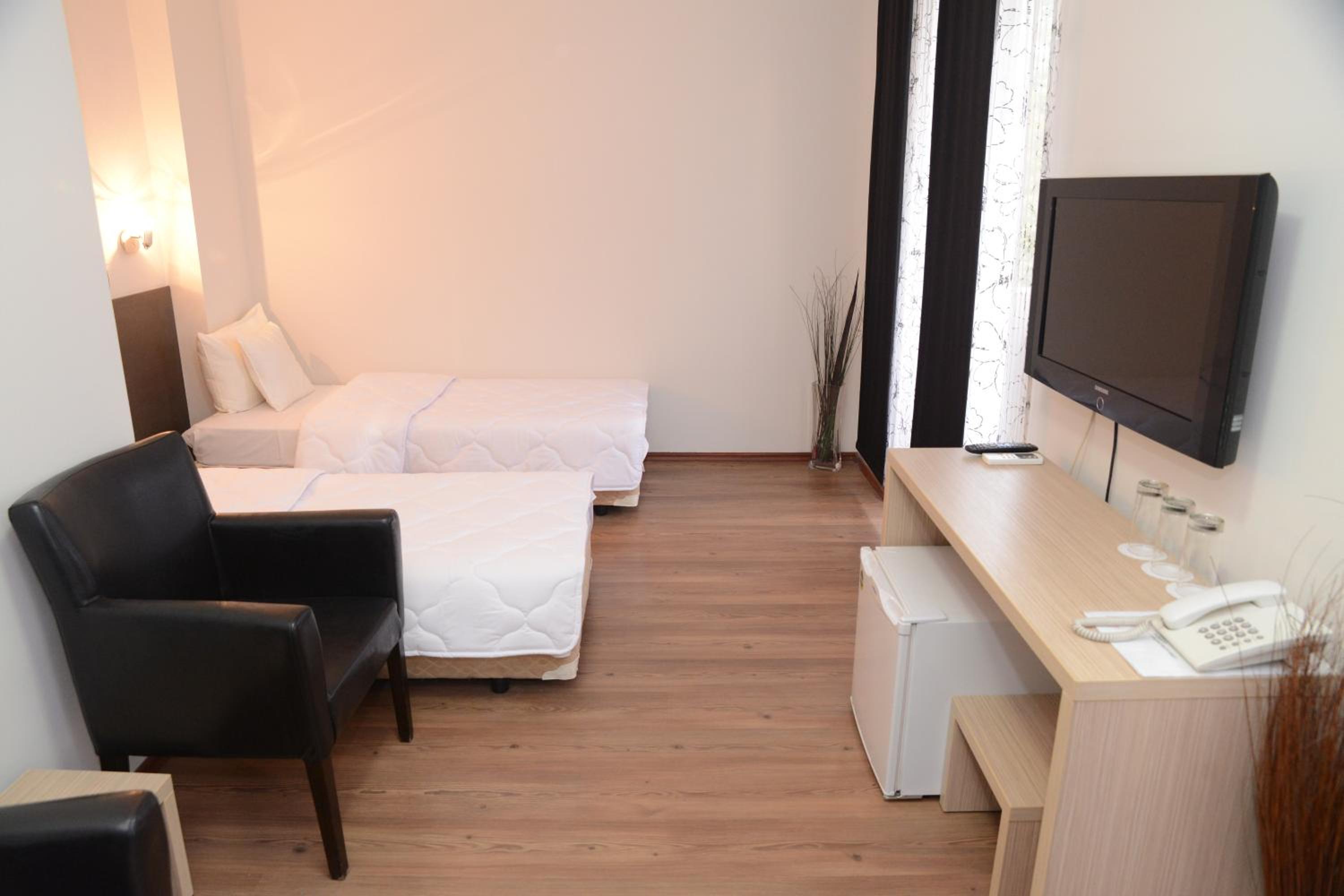 Quadruple Room - Photo 10